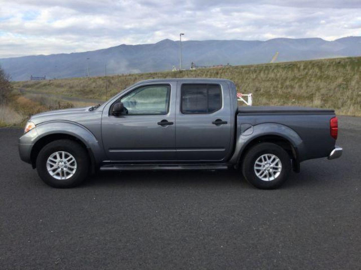 2019 Gun Metallic /gray cloth Nissan Frontier SV Crew Cab 4x4 (1N6AD0EV8KN) with an 4.0L V6 DOHC 24V engine, 5-Speed Automatic transmission, located at 1801 Main Street, Lewiston, 83501, (208) 743-9371, 46.417065, -117.004799 - Photo#1