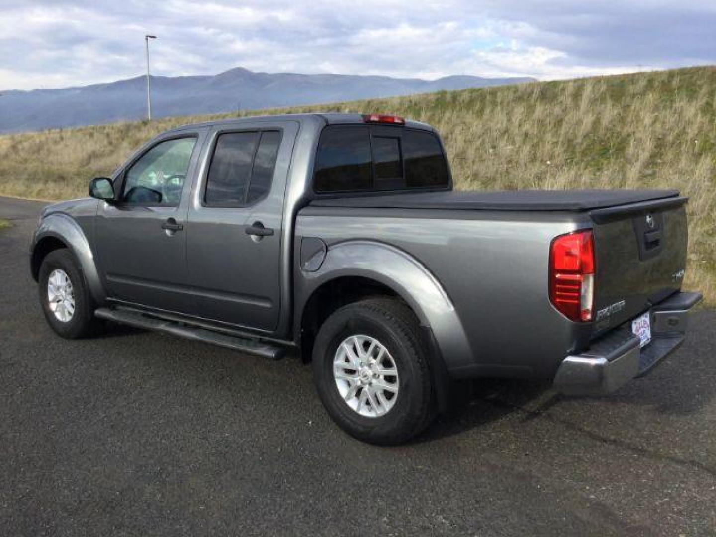 2019 Gun Metallic /gray cloth Nissan Frontier SV Crew Cab 4x4 (1N6AD0EV8KN) with an 4.0L V6 DOHC 24V engine, 5-Speed Automatic transmission, located at 1801 Main Street, Lewiston, 83501, (208) 743-9371, 46.417065, -117.004799 - Photo#2