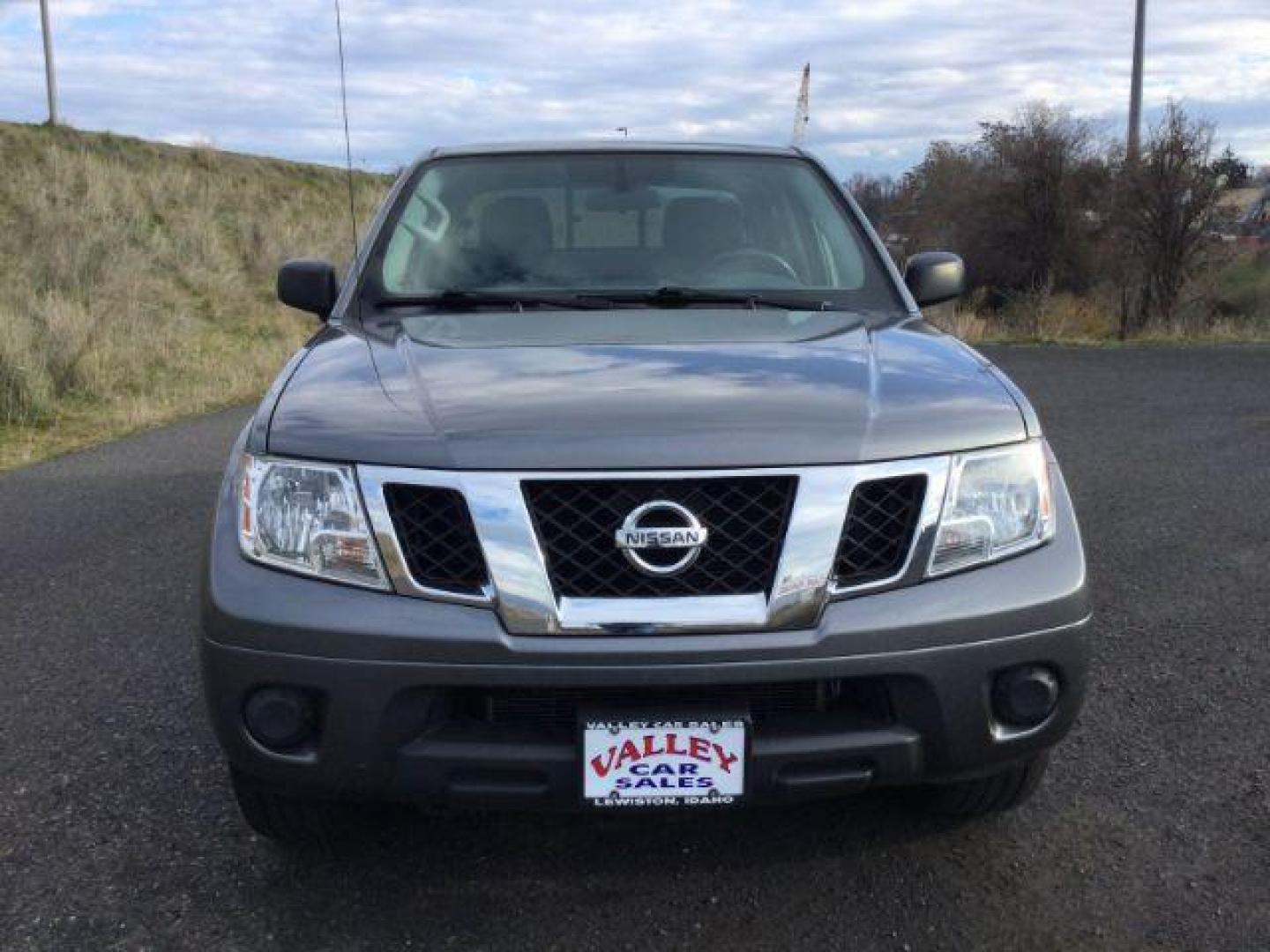 2019 Gun Metallic /gray cloth Nissan Frontier SV Crew Cab 4x4 (1N6AD0EV8KN) with an 4.0L V6 DOHC 24V engine, 5-Speed Automatic transmission, located at 1801 Main Street, Lewiston, 83501, (208) 743-9371, 46.417065, -117.004799 - Photo#7