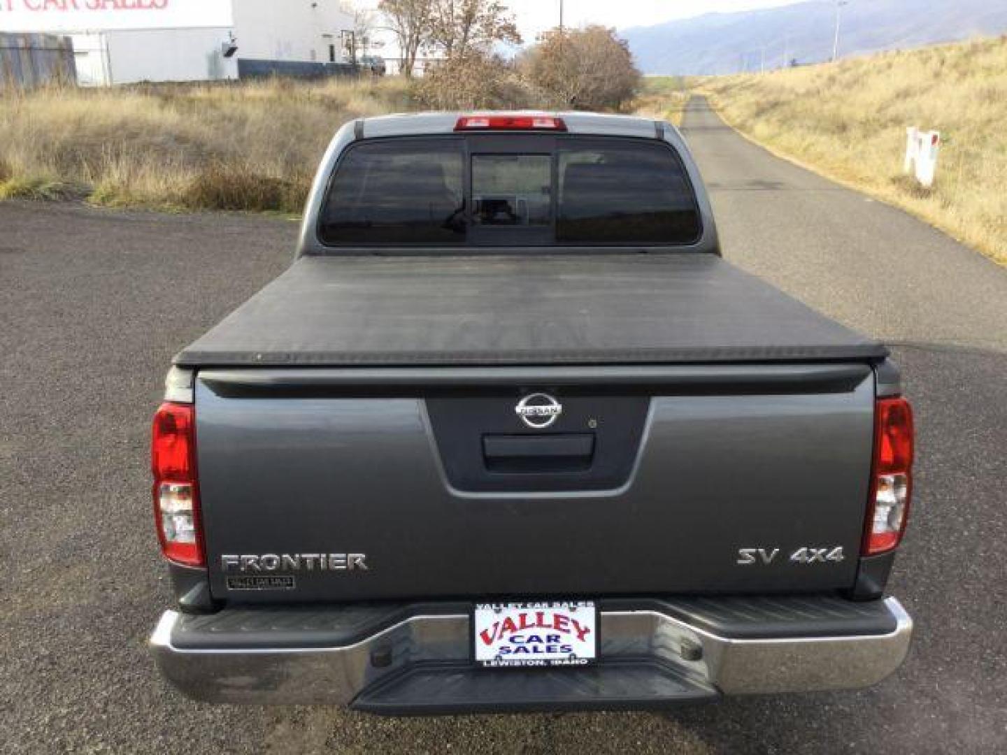 2019 Gun Metallic /gray cloth Nissan Frontier SV Crew Cab 4x4 (1N6AD0EV8KN) with an 4.0L V6 DOHC 24V engine, 5-Speed Automatic transmission, located at 1801 Main Street, Lewiston, 83501, (208) 743-9371, 46.417065, -117.004799 - Photo#8