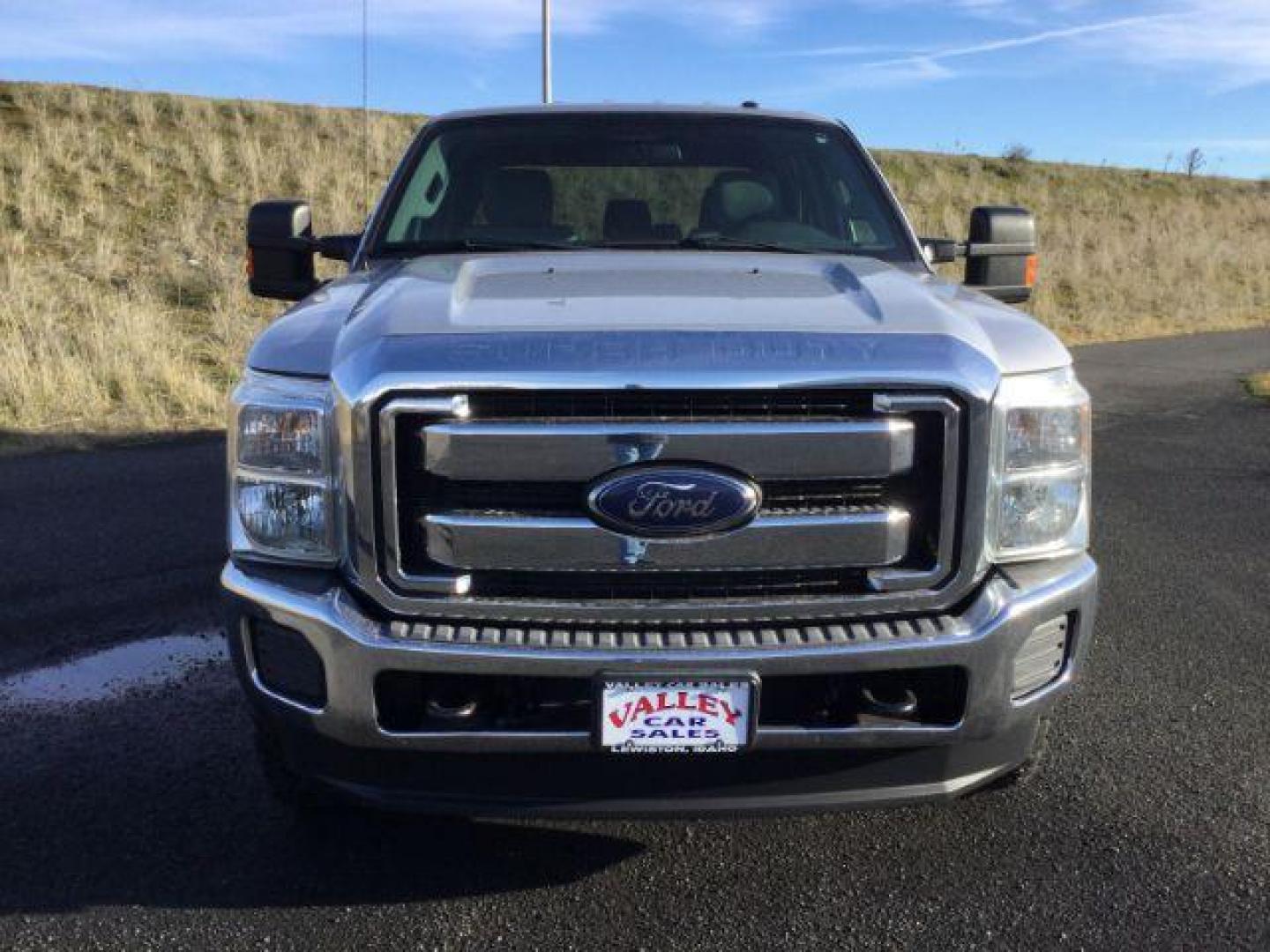 2015 Ingot Silver Metallic /Steel Ford F-350 SD XLT Crew Cab 4WD (1FT8W3BT5FE) with an 6.7L V8 OHV 16V DIESEL engine, 6-Speed Automatic transmission, located at 1801 Main Street, Lewiston, 83501, (208) 743-9371, 46.417065, -117.004799 - Photo#11