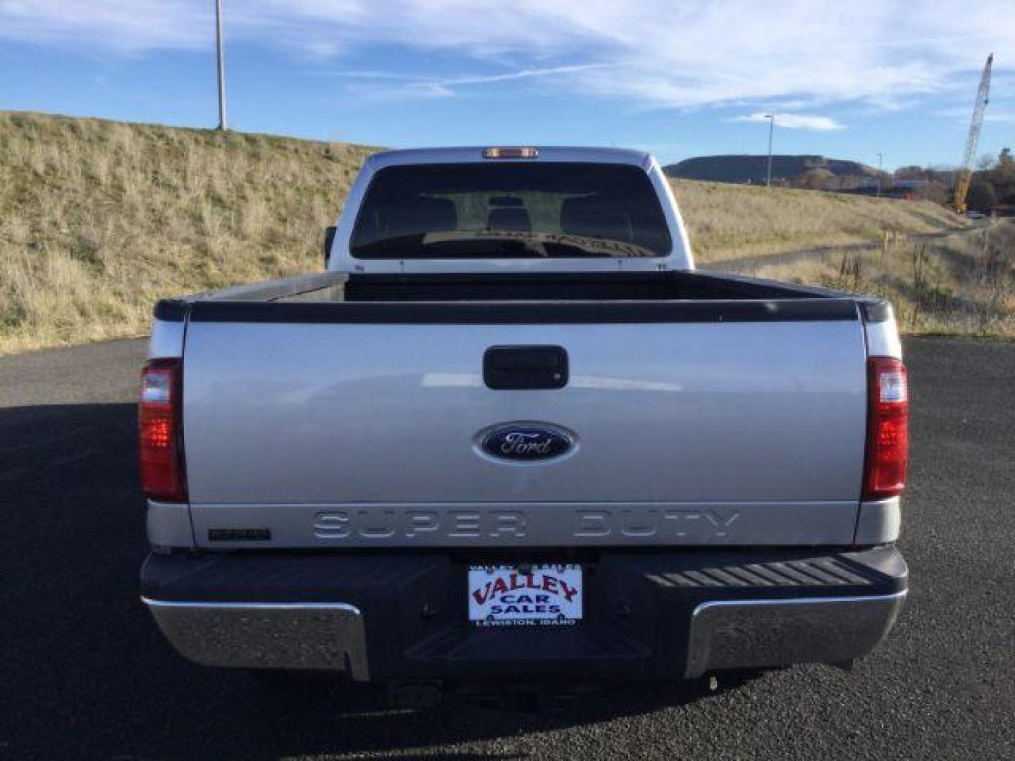 2015 Ingot Silver Metallic /Steel Ford F-350 SD XLT Crew Cab 4WD (1FT8W3BT5FE) with an 6.7L V8 OHV 16V DIESEL engine, 6-Speed Automatic transmission, located at 1801 Main Street, Lewiston, 83501, (208) 743-9371, 46.417065, -117.004799 - Photo#18