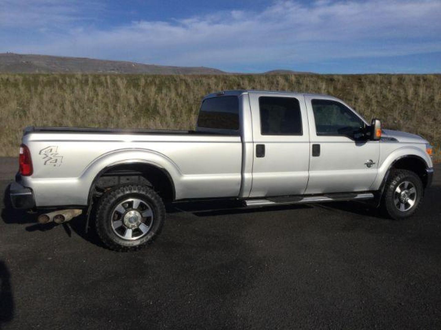 2015 Ingot Silver Metallic /Steel Ford F-350 SD XLT Crew Cab 4WD (1FT8W3BT5FE) with an 6.7L V8 OHV 16V DIESEL engine, 6-Speed Automatic transmission, located at 1801 Main Street, Lewiston, 83501, (208) 743-9371, 46.417065, -117.004799 - Photo#1