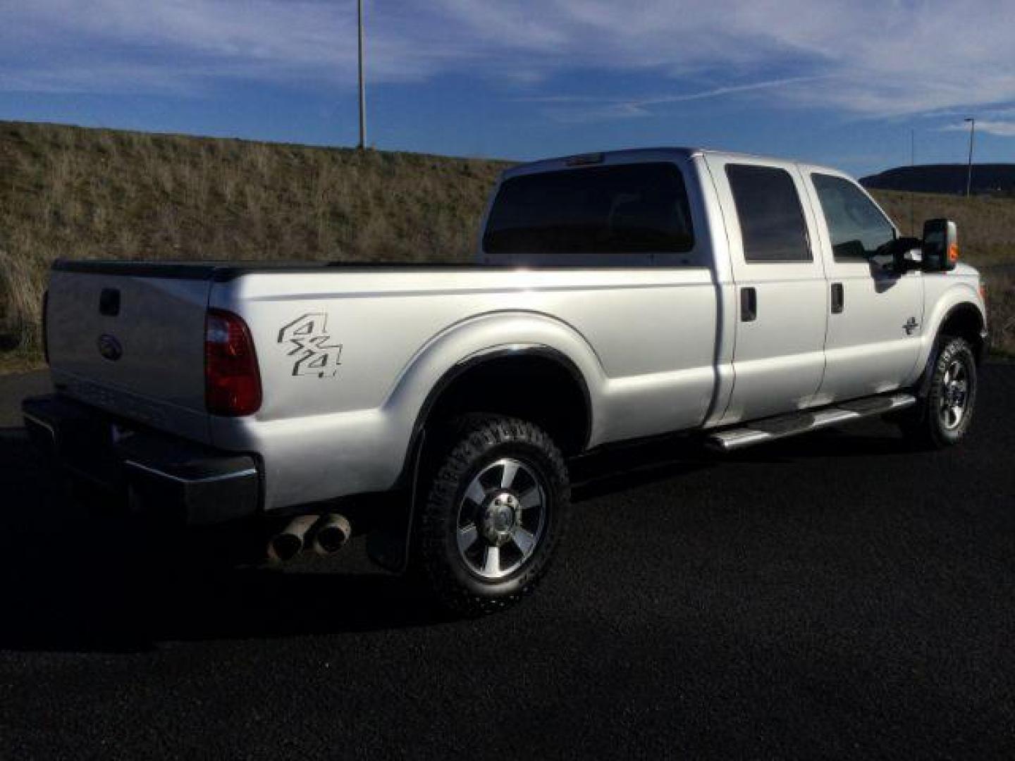 2015 Ingot Silver Metallic /Steel Ford F-350 SD XLT Crew Cab 4WD (1FT8W3BT5FE) with an 6.7L V8 OHV 16V DIESEL engine, 6-Speed Automatic transmission, located at 1801 Main Street, Lewiston, 83501, (208) 743-9371, 46.417065, -117.004799 - Photo#2