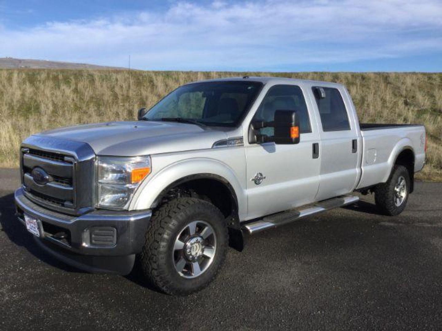 2015 Ingot Silver Metallic /Steel Ford F-350 SD XLT Crew Cab 4WD (1FT8W3BT5FE) with an 6.7L V8 OHV 16V DIESEL engine, 6-Speed Automatic transmission, located at 1801 Main Street, Lewiston, 83501, (208) 743-9371, 46.417065, -117.004799 - Photo#3