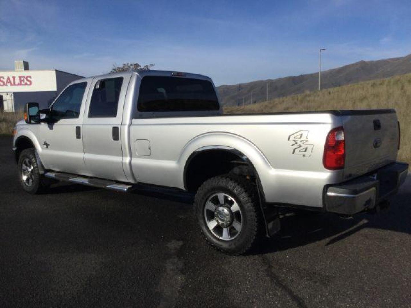 2015 Ingot Silver Metallic /Steel Ford F-350 SD XLT Crew Cab 4WD (1FT8W3BT5FE) with an 6.7L V8 OHV 16V DIESEL engine, 6-Speed Automatic transmission, located at 1801 Main Street, Lewiston, 83501, (208) 743-9371, 46.417065, -117.004799 - Photo#7