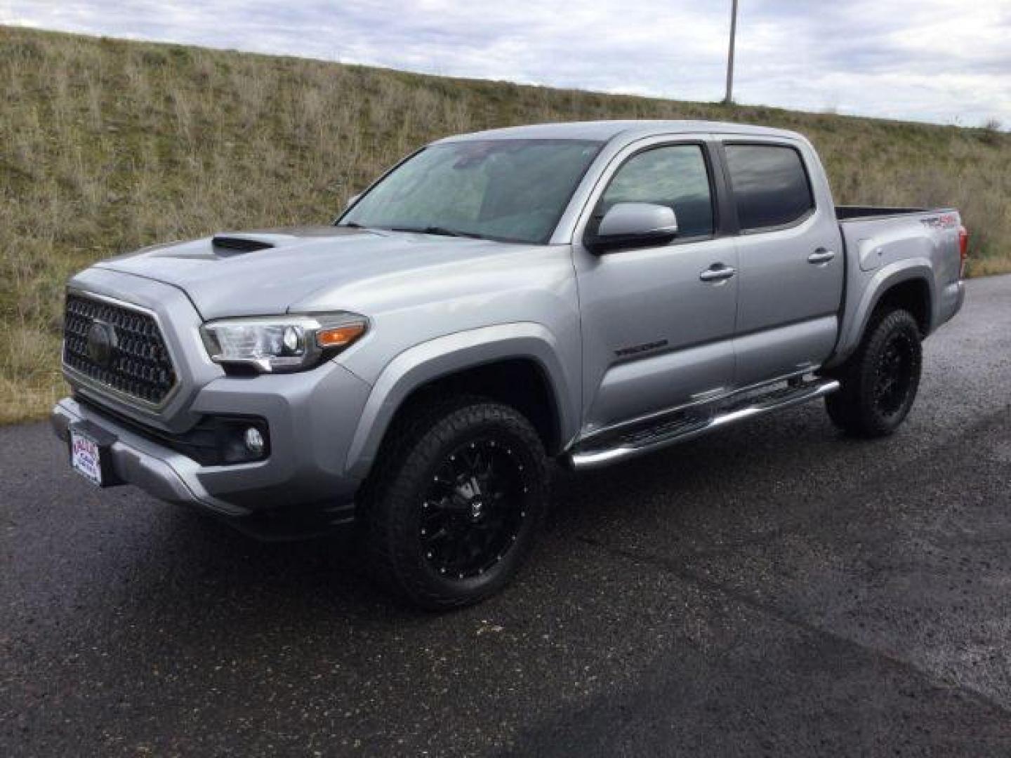 2018 Silver Sky Metallic /BLACK CLOTH Toyota Tacoma TRD Sport Double Cab V6 6AT (3TMCZ5AN1JM) with an 3.5L V6 DOHC 24V engine, 6-Speed Automatic transmission, located at 1801 Main Street, Lewiston, 83501, (208) 743-9371, 46.417065, -117.004799 - Photo#0