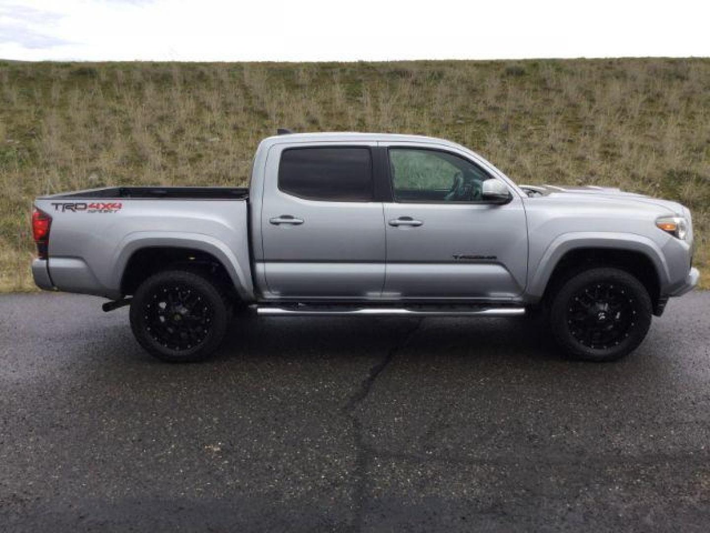 2018 Silver Sky Metallic /BLACK CLOTH Toyota Tacoma TRD Sport Double Cab V6 6AT (3TMCZ5AN1JM) with an 3.5L V6 DOHC 24V engine, 6-Speed Automatic transmission, located at 1801 Main Street, Lewiston, 83501, (208) 743-9371, 46.417065, -117.004799 - Photo#16