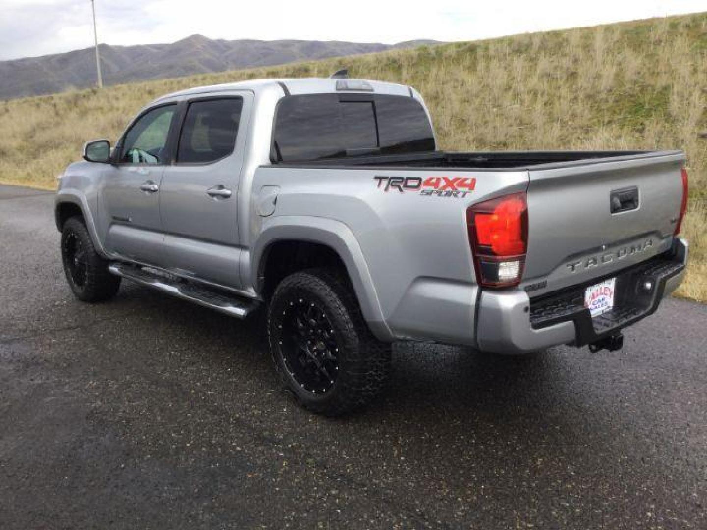 2018 Silver Sky Metallic /BLACK CLOTH Toyota Tacoma TRD Sport Double Cab V6 6AT (3TMCZ5AN1JM) with an 3.5L V6 DOHC 24V engine, 6-Speed Automatic transmission, located at 1801 Main Street, Lewiston, 83501, (208) 743-9371, 46.417065, -117.004799 - Photo#2