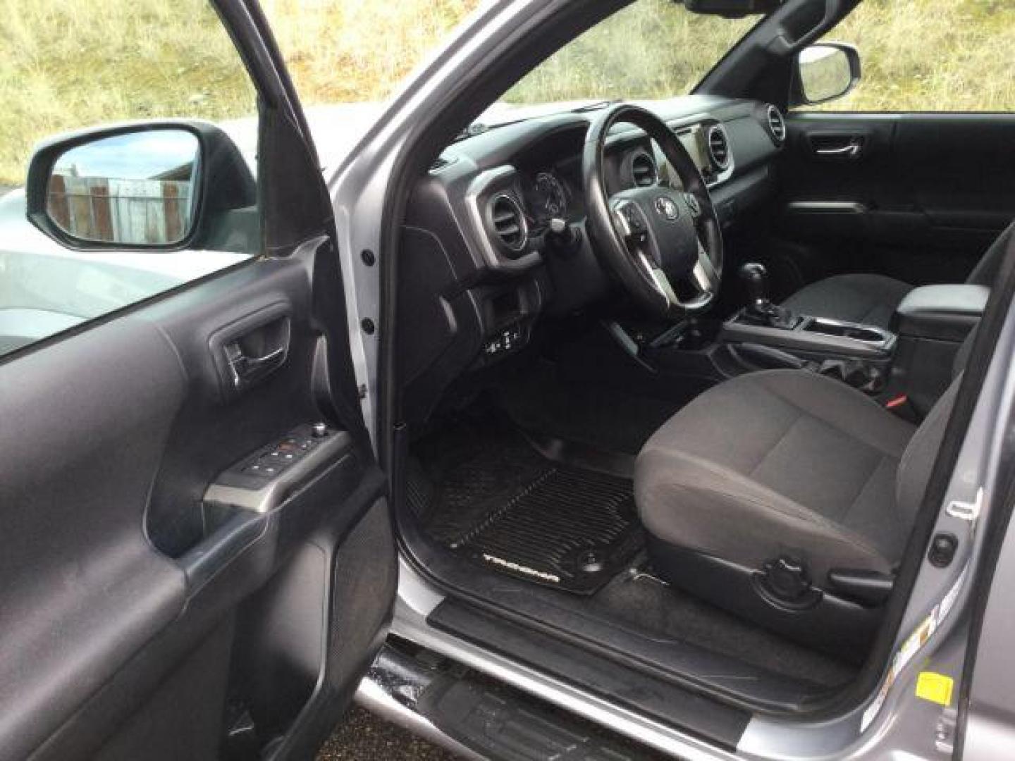 2018 Silver Sky Metallic /BLACK CLOTH Toyota Tacoma TRD Sport Double Cab V6 6AT (3TMCZ5AN1JM) with an 3.5L V6 DOHC 24V engine, 6-Speed Automatic transmission, located at 1801 Main Street, Lewiston, 83501, (208) 743-9371, 46.417065, -117.004799 - Photo#5