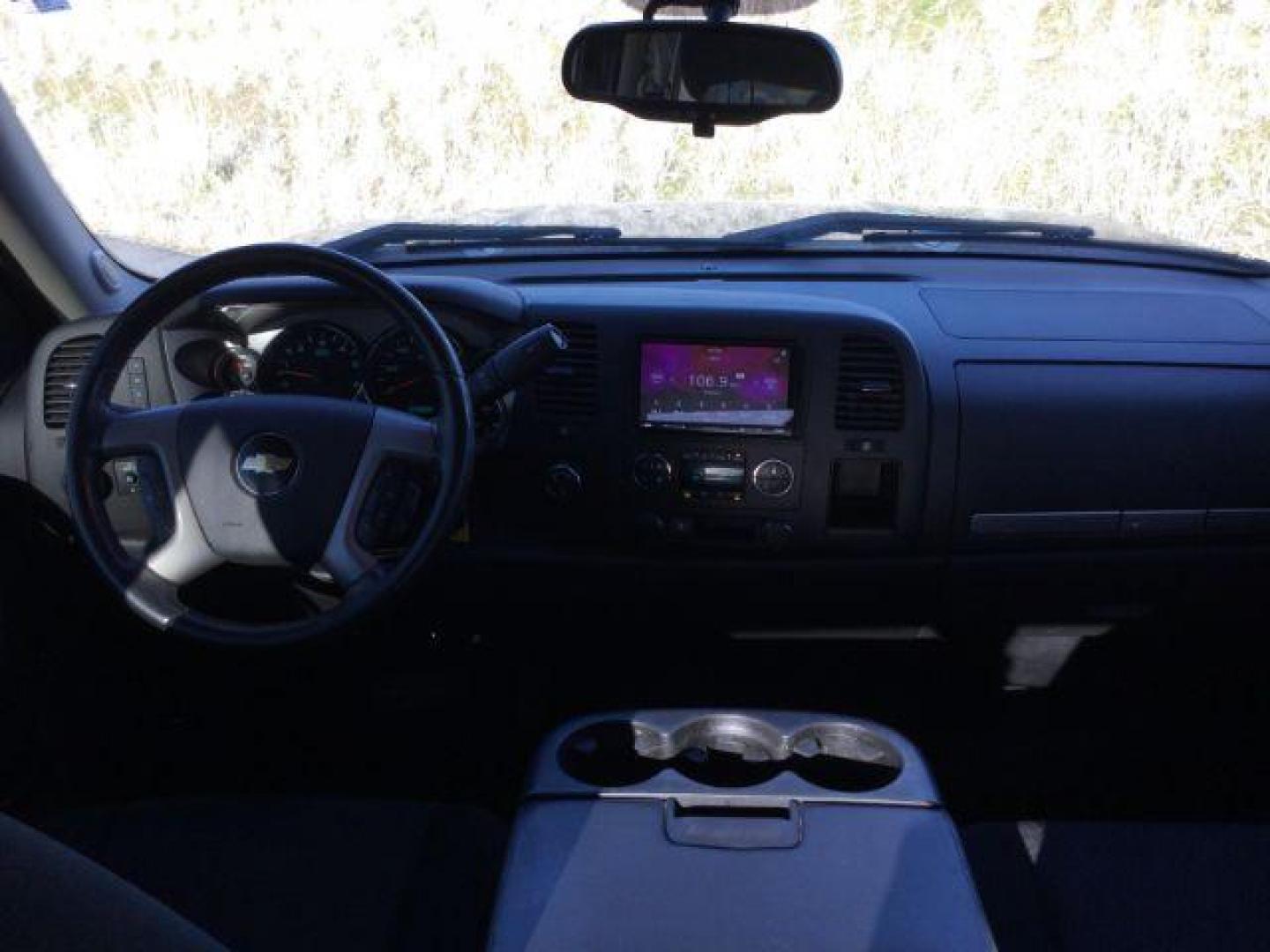 2011 Blue Granite Metallic /Ebony Cloth Interior Chevrolet Silverado 1500 LT Crew Cab 4WD (3GCPKSE37BG) with an 5.3L V8 OHV 16V FFV engine, 6-Speed Automatic transmission, located at 1801 Main Street, Lewiston, 83501, (208) 743-9371, 46.417065, -117.004799 - Photo#10