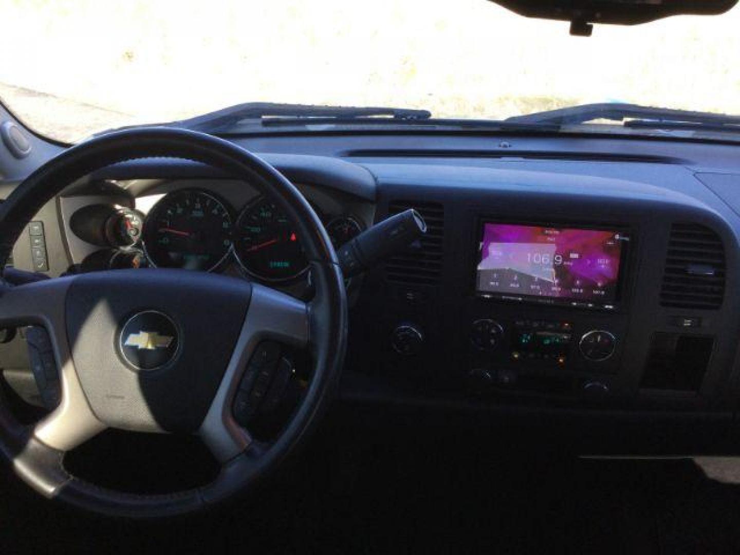 2011 Blue Granite Metallic /Ebony Cloth Interior Chevrolet Silverado 1500 LT Crew Cab 4WD (3GCPKSE37BG) with an 5.3L V8 OHV 16V FFV engine, 6-Speed Automatic transmission, located at 1801 Main Street, Lewiston, 83501, (208) 743-9371, 46.417065, -117.004799 - Photo#11