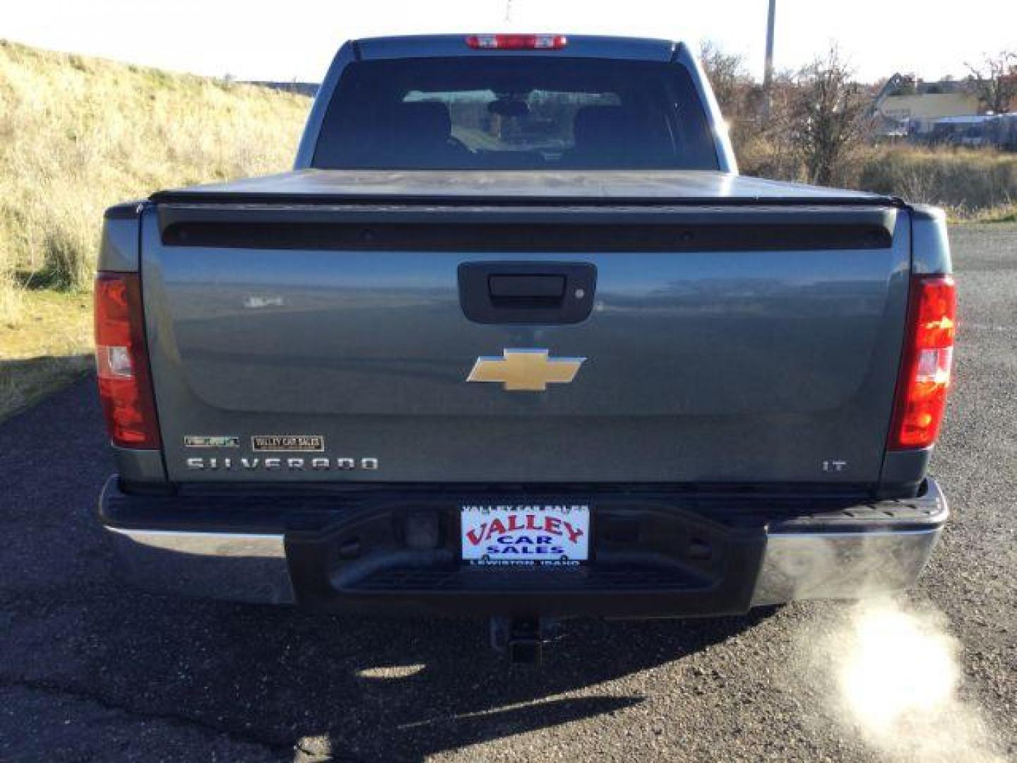 2011 Blue Granite Metallic /Ebony Cloth Interior Chevrolet Silverado 1500 LT Crew Cab 4WD (3GCPKSE37BG) with an 5.3L V8 OHV 16V FFV engine, 6-Speed Automatic transmission, located at 1801 Main Street, Lewiston, 83501, (208) 743-9371, 46.417065, -117.004799 - Photo#17