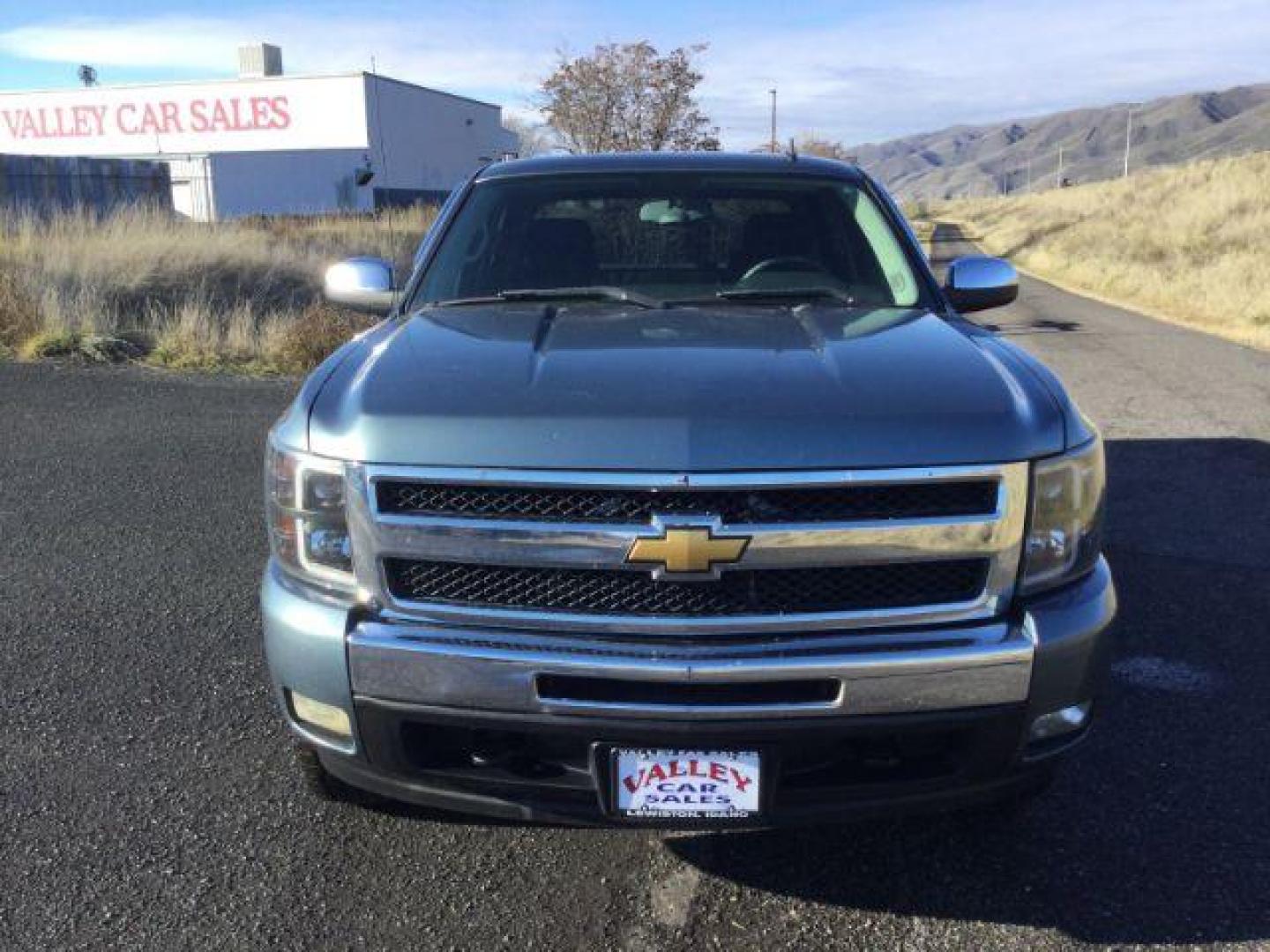 2011 Blue Granite Metallic /Ebony Cloth Interior Chevrolet Silverado 1500 LT Crew Cab 4WD (3GCPKSE37BG) with an 5.3L V8 OHV 16V FFV engine, 6-Speed Automatic transmission, located at 1801 Main Street, Lewiston, 83501, (208) 743-9371, 46.417065, -117.004799 - Photo#21