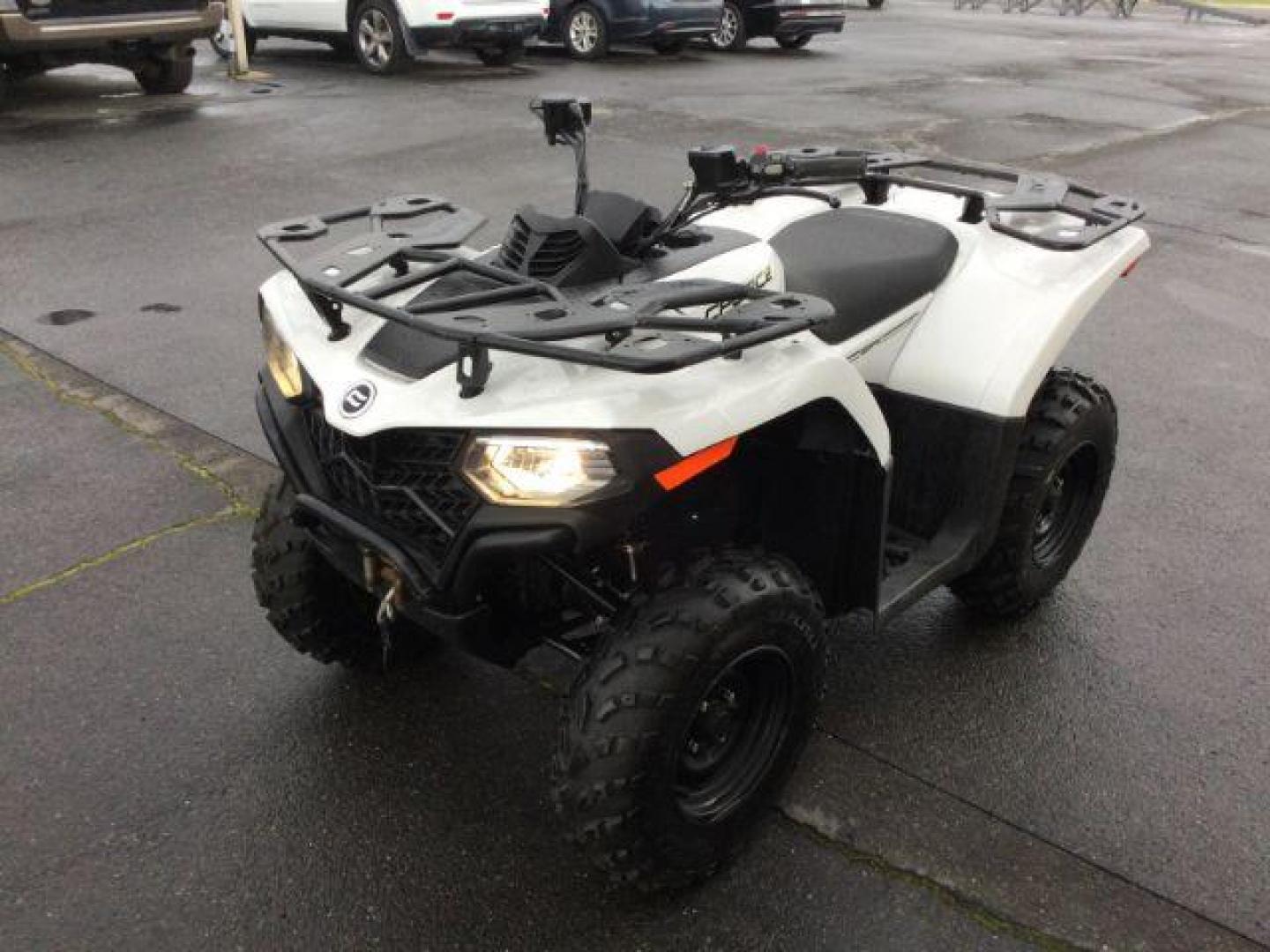 2022 Pearl White Clearcoat CFMOTO CFORCE 400 CFORCE 400 (LCELDSZLAN6) , located at 1801 Main Street, Lewiston, 83501, (208) 743-9371, 46.417065, -117.004799 - Photo#2