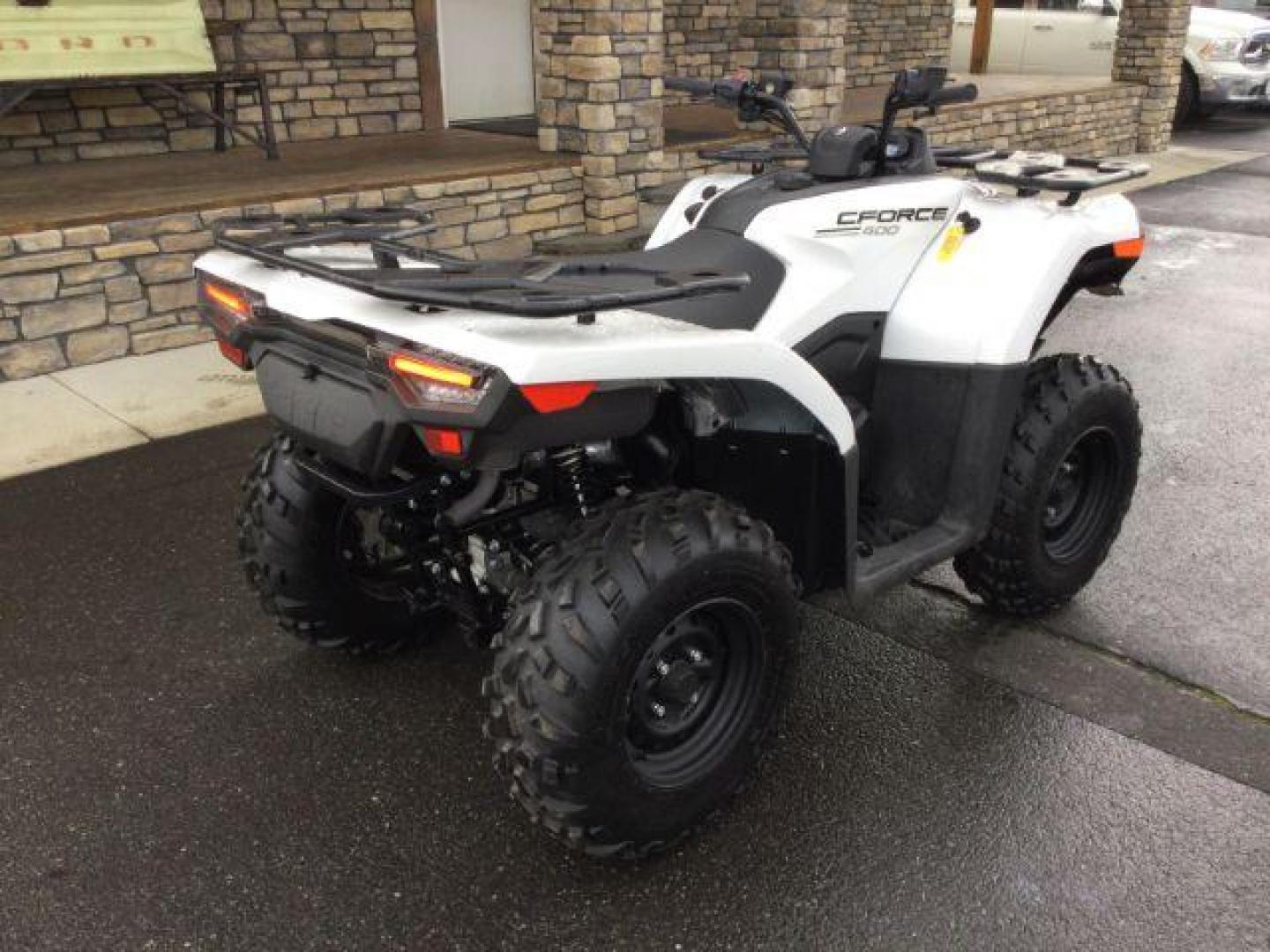 2022 Pearl White Clearcoat CFMOTO CFORCE 400 CFORCE 400 (LCELDSZLAN6) , located at 1801 Main Street, Lewiston, 83501, (208) 743-9371, 46.417065, -117.004799 - Photo#4