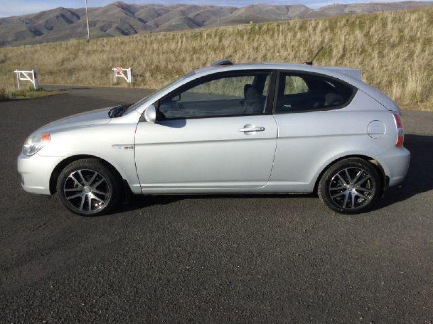 2008 Platinum Silver Metallic /Black Cloth Interior Hyundai Accent SE 3-Door (KMHCN36C88U) with an 1.6L L4 DOHC 16V engine, 5-Speed Manual transmission, located at 1801 Main Street, Lewiston, 83501, (208) 743-9371, 46.417065, -117.004799 - Photo#1