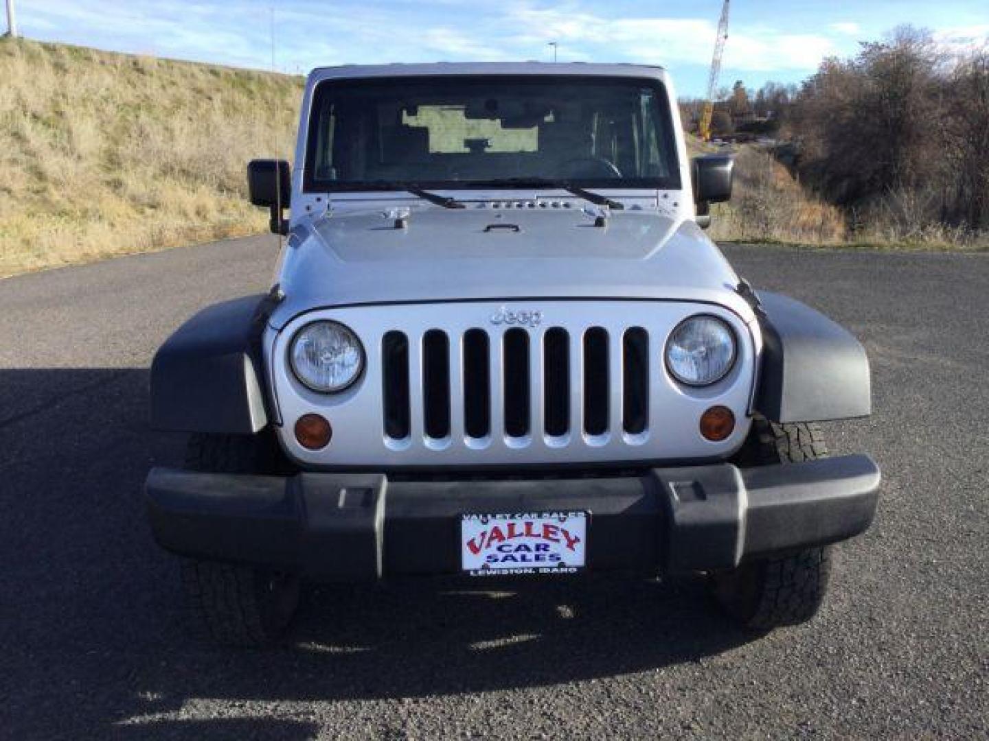 2008 Bright Silver Metallic with Black Hard Top /Dark Slate Gray/Medium Slate Gray Vinyl Interior Jeep Wrangler X (1J4FA24188L) with an 3.8L V6 OHV 12V engine, 6-Speed Manual transmission, located at 1801 Main Street, Lewiston, 83501, (208) 743-9371, 46.417065, -117.004799 - Photo#3