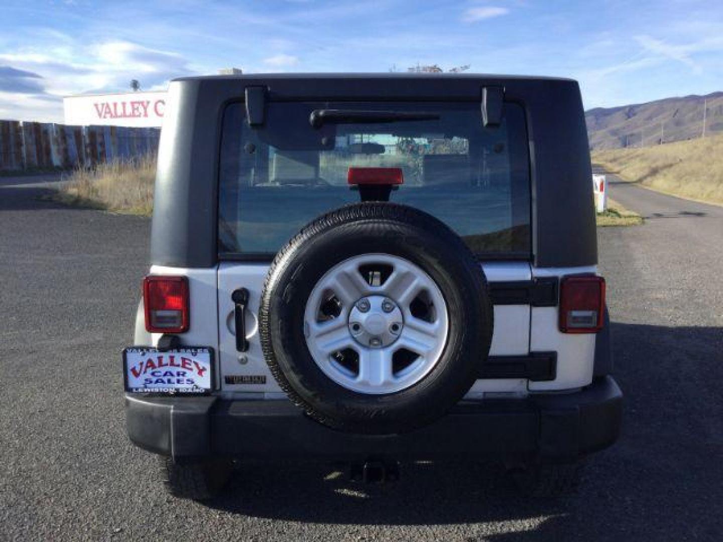 2008 Bright Silver Metallic with Black Hard Top /Dark Slate Gray/Medium Slate Gray Vinyl Interior Jeep Wrangler X (1J4FA24188L) with an 3.8L V6 OHV 12V engine, 6-Speed Manual transmission, located at 1801 Main Street, Lewiston, 83501, (208) 743-9371, 46.417065, -117.004799 - Photo#10