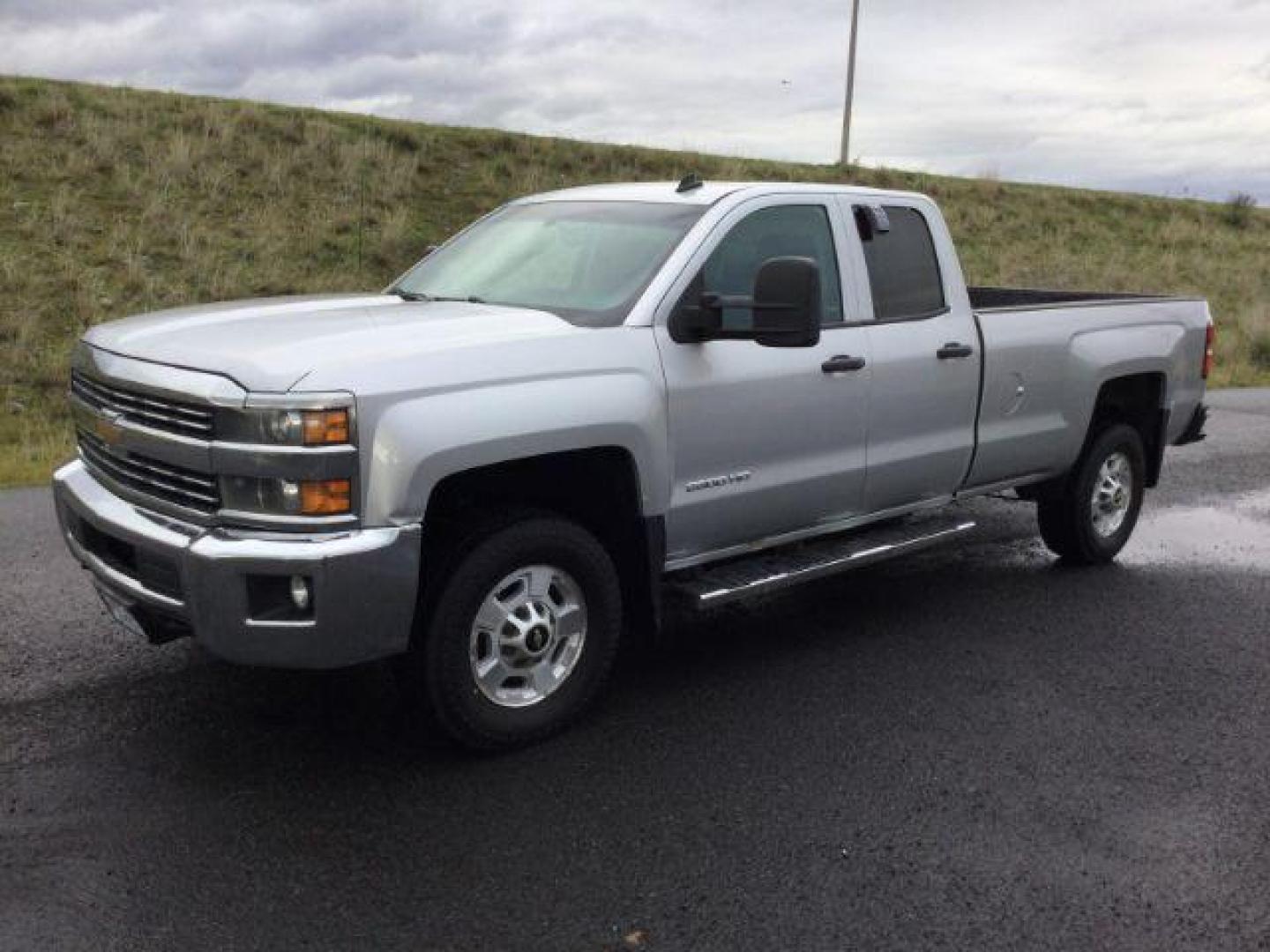 2015 Silver Ice Metallic Chevrolet Silverado 2500HD LT Double Cab Long Box 4WD (1GC2KVEG2FZ) with an 6.0L V8 OHV 16V FFV engine, 6-Speed Automatic transmission, located at 1801 Main Street, Lewiston, 83501, (208) 743-9371, 46.417065, -117.004799 - Photo#0