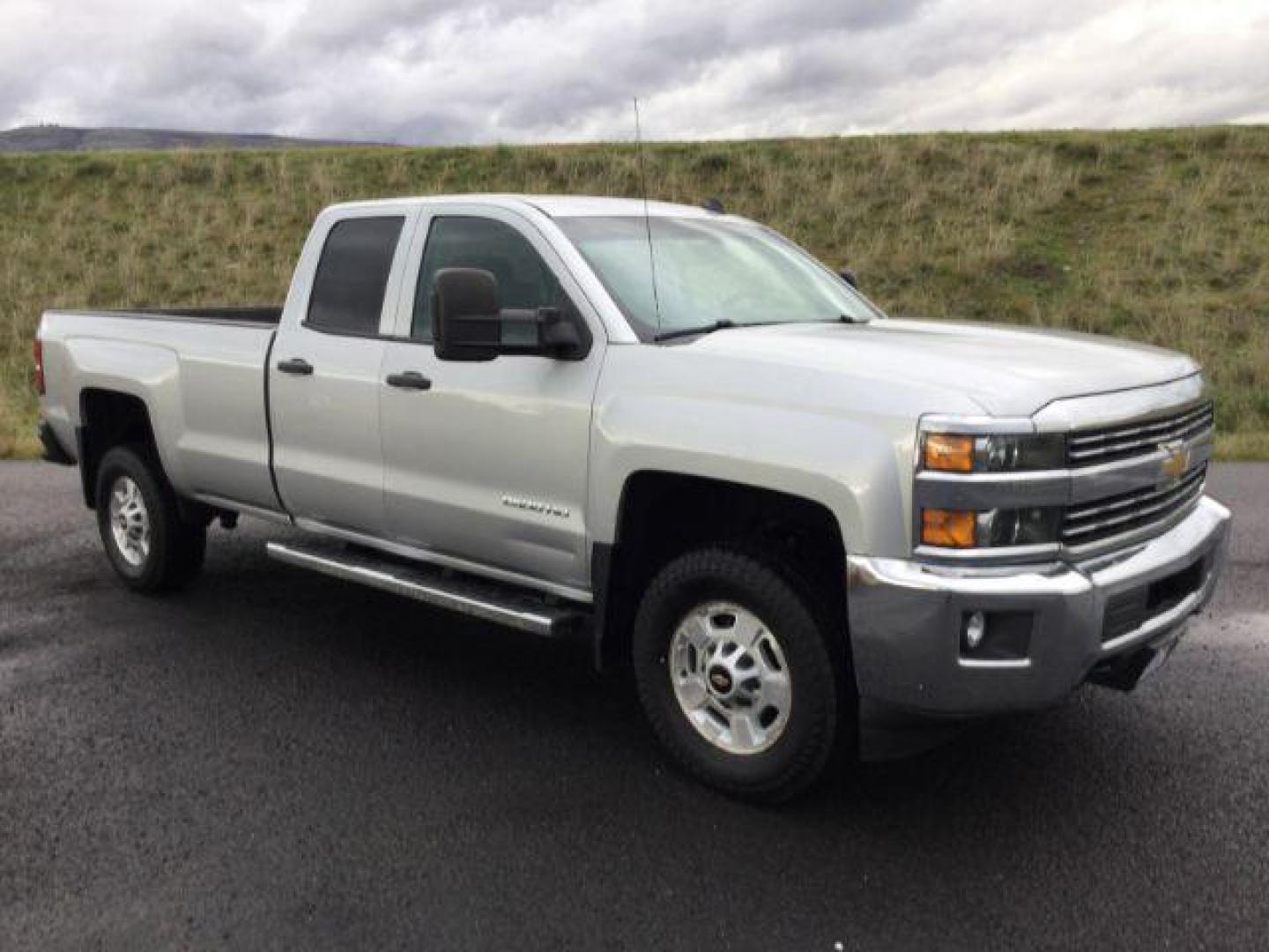 2015 Silver Ice Metallic Chevrolet Silverado 2500HD LT Double Cab Long Box 4WD (1GC2KVEG2FZ) with an 6.0L V8 OHV 16V FFV engine, 6-Speed Automatic transmission, located at 1801 Main Street, Lewiston, 83501, (208) 743-9371, 46.417065, -117.004799 - Photo#9