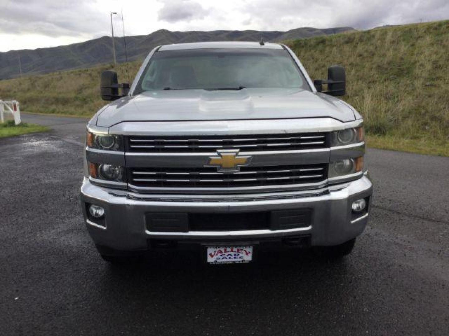 2015 Silver Ice Metallic Chevrolet Silverado 2500HD LT Double Cab Long Box 4WD (1GC2KVEG2FZ) with an 6.0L V8 OHV 16V FFV engine, 6-Speed Automatic transmission, located at 1801 Main Street, Lewiston, 83501, (208) 743-9371, 46.417065, -117.004799 - Photo#13