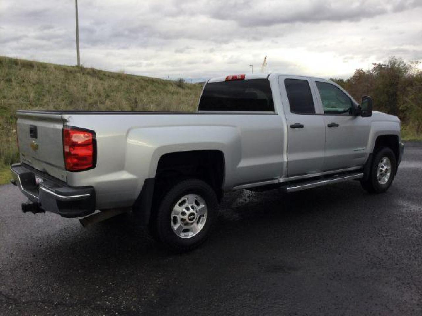 2015 Silver Ice Metallic Chevrolet Silverado 2500HD LT Double Cab Long Box 4WD (1GC2KVEG2FZ) with an 6.0L V8 OHV 16V FFV engine, 6-Speed Automatic transmission, located at 1801 Main Street, Lewiston, 83501, (208) 743-9371, 46.417065, -117.004799 - Photo#15