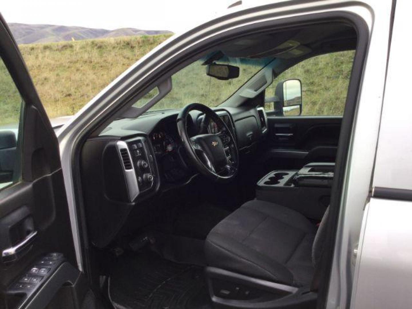 2015 Silver Ice Metallic Chevrolet Silverado 2500HD LT Double Cab Long Box 4WD (1GC2KVEG2FZ) with an 6.0L V8 OHV 16V FFV engine, 6-Speed Automatic transmission, located at 1801 Main Street, Lewiston, 83501, (208) 743-9371, 46.417065, -117.004799 - Photo#3