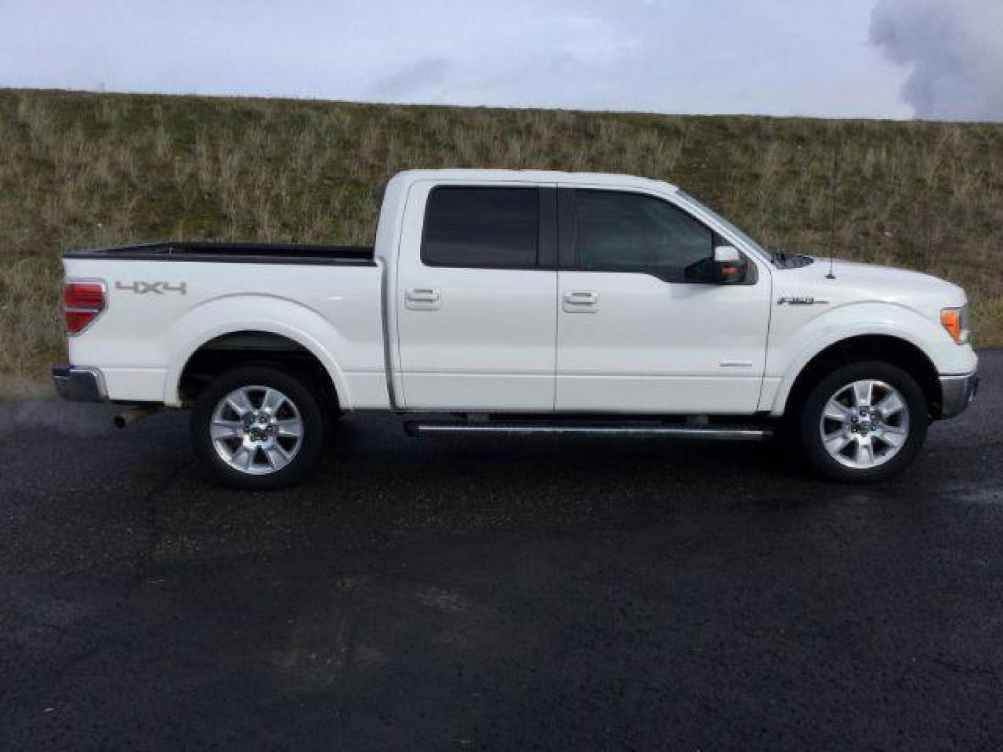 2013 WHITE PEARL /Gray Leather Ford F-150 Lariat SuperCrew 5.5-ft. Bed 4WD (1FTFW1ET4DF) with an 3.5L V6 TURBO engine, 6-Speed Automatic transmission, located at 1801 Main Street, Lewiston, 83501, (208) 743-9371, 46.417065, -117.004799 - Photo#9