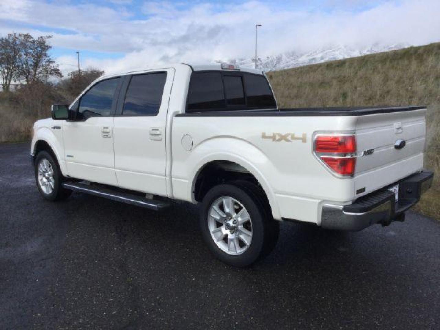 2013 WHITE PEARL /Gray Leather Ford F-150 Lariat SuperCrew 5.5-ft. Bed 4WD (1FTFW1ET4DF) with an 3.5L V6 TURBO engine, 6-Speed Automatic transmission, located at 1801 Main Street, Lewiston, 83501, (208) 743-9371, 46.417065, -117.004799 - Photo#2