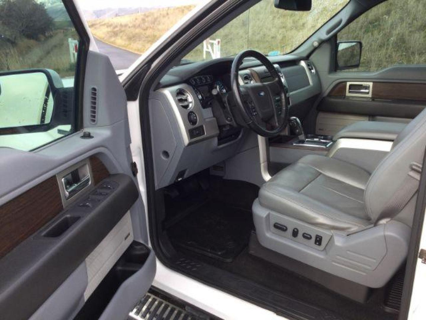 2013 WHITE PEARL /Gray Leather Ford F-150 Lariat SuperCrew 5.5-ft. Bed 4WD (1FTFW1ET4DF) with an 3.5L V6 TURBO engine, 6-Speed Automatic transmission, located at 1801 Main Street, Lewiston, 83501, (208) 743-9371, 46.417065, -117.004799 - Photo#3