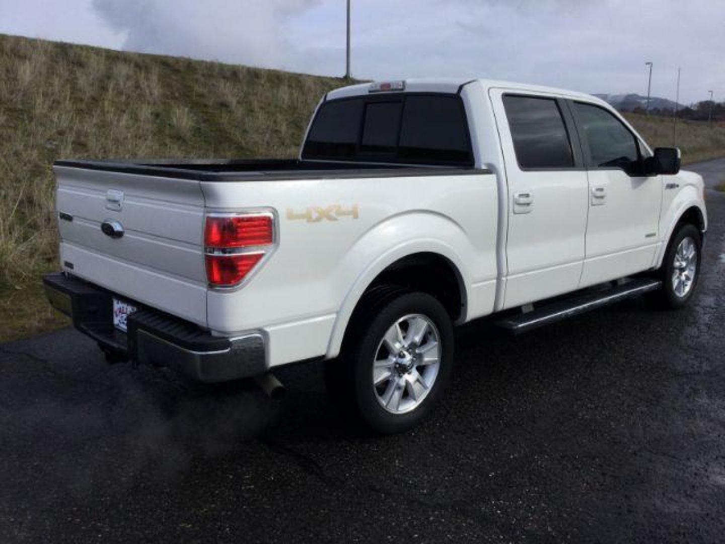 2013 WHITE PEARL /Gray Leather Ford F-150 Lariat SuperCrew 5.5-ft. Bed 4WD (1FTFW1ET4DF) with an 3.5L V6 TURBO engine, 6-Speed Automatic transmission, located at 1801 Main Street, Lewiston, 83501, (208) 743-9371, 46.417065, -117.004799 - Photo#8