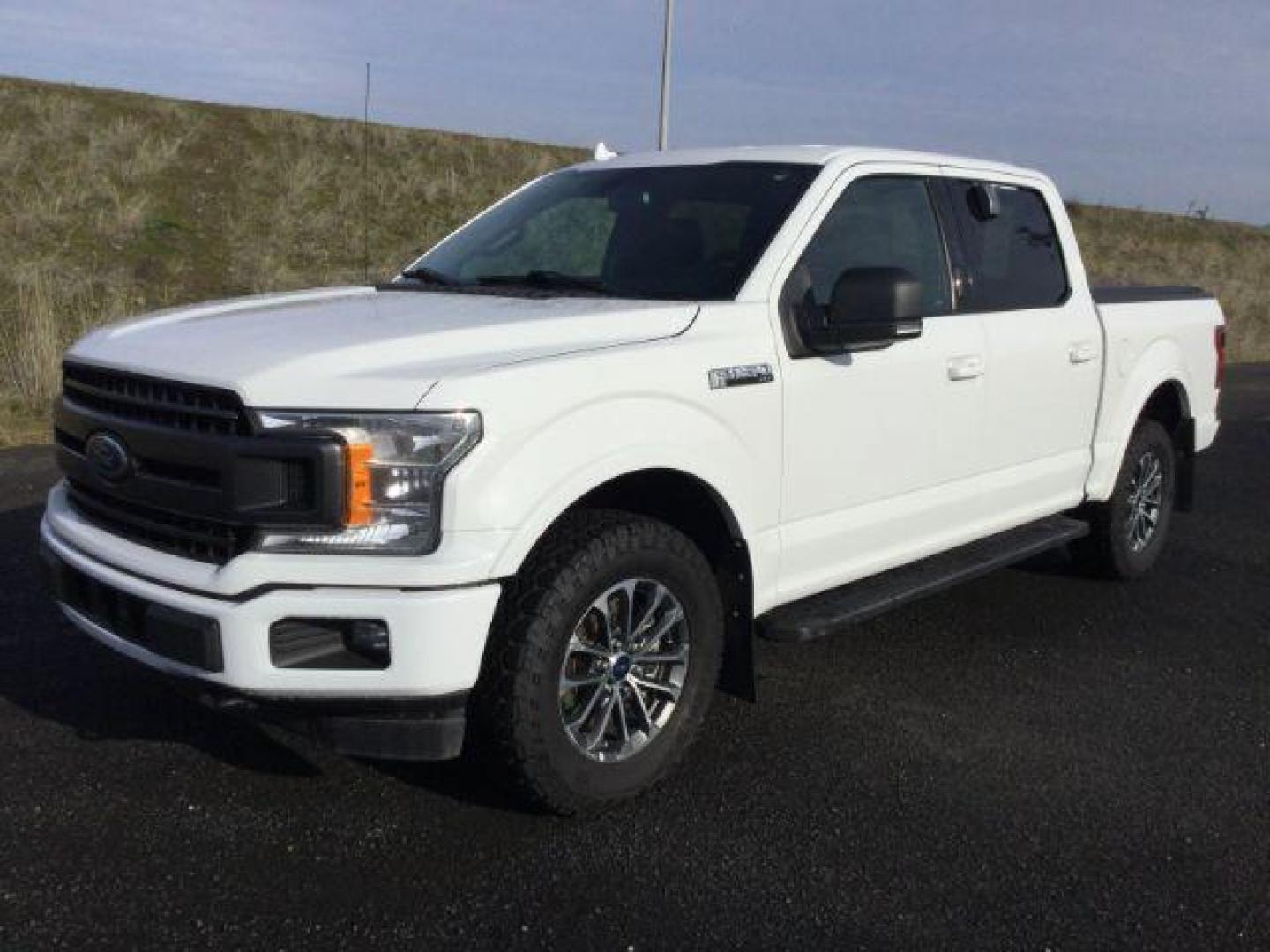 2018 Oxford White /Black, premium cloth Ford F-150 XLT SuperCrew 5.5-ft. Bed 4WD (1FTEW1EG2JF) with an 3.5L V6 TURBO engine, 10-speed automatic transmission, located at 1801 Main Street, Lewiston, 83501, (208) 743-9371, 46.417065, -117.004799 - Photo#0