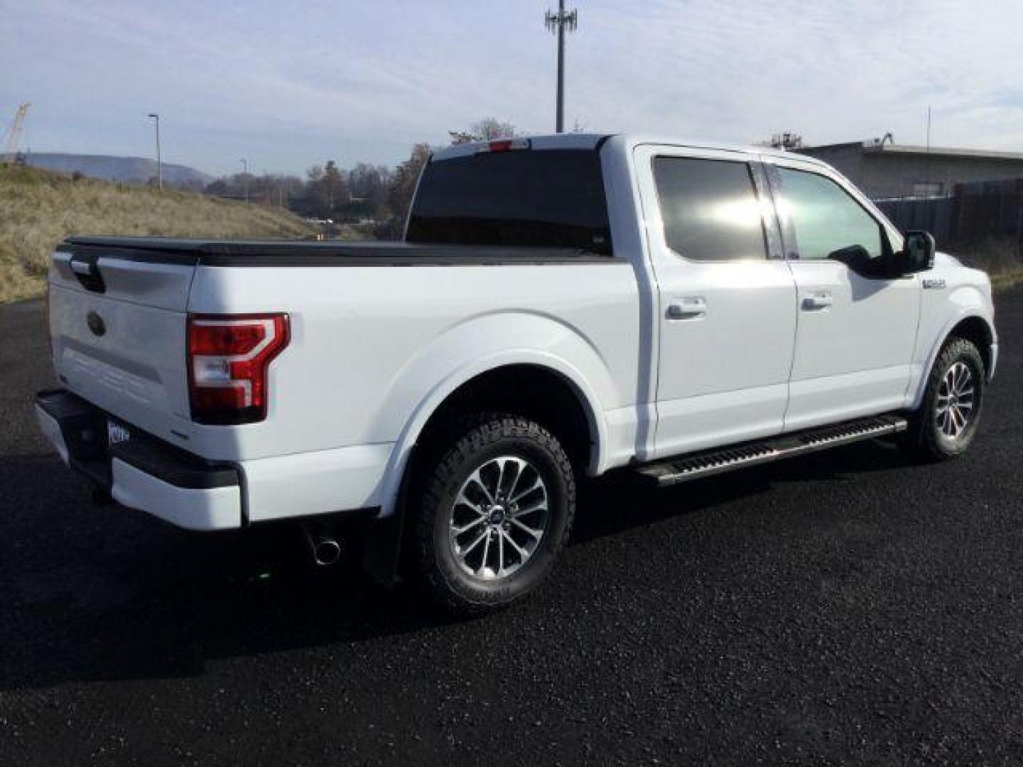 2018 Oxford White /Black, premium cloth Ford F-150 XLT SuperCrew 5.5-ft. Bed 4WD (1FTEW1EG2JF) with an 3.5L V6 TURBO engine, 10-speed automatic transmission, located at 1801 Main Street, Lewiston, 83501, (208) 743-9371, 46.417065, -117.004799 - Photo#11