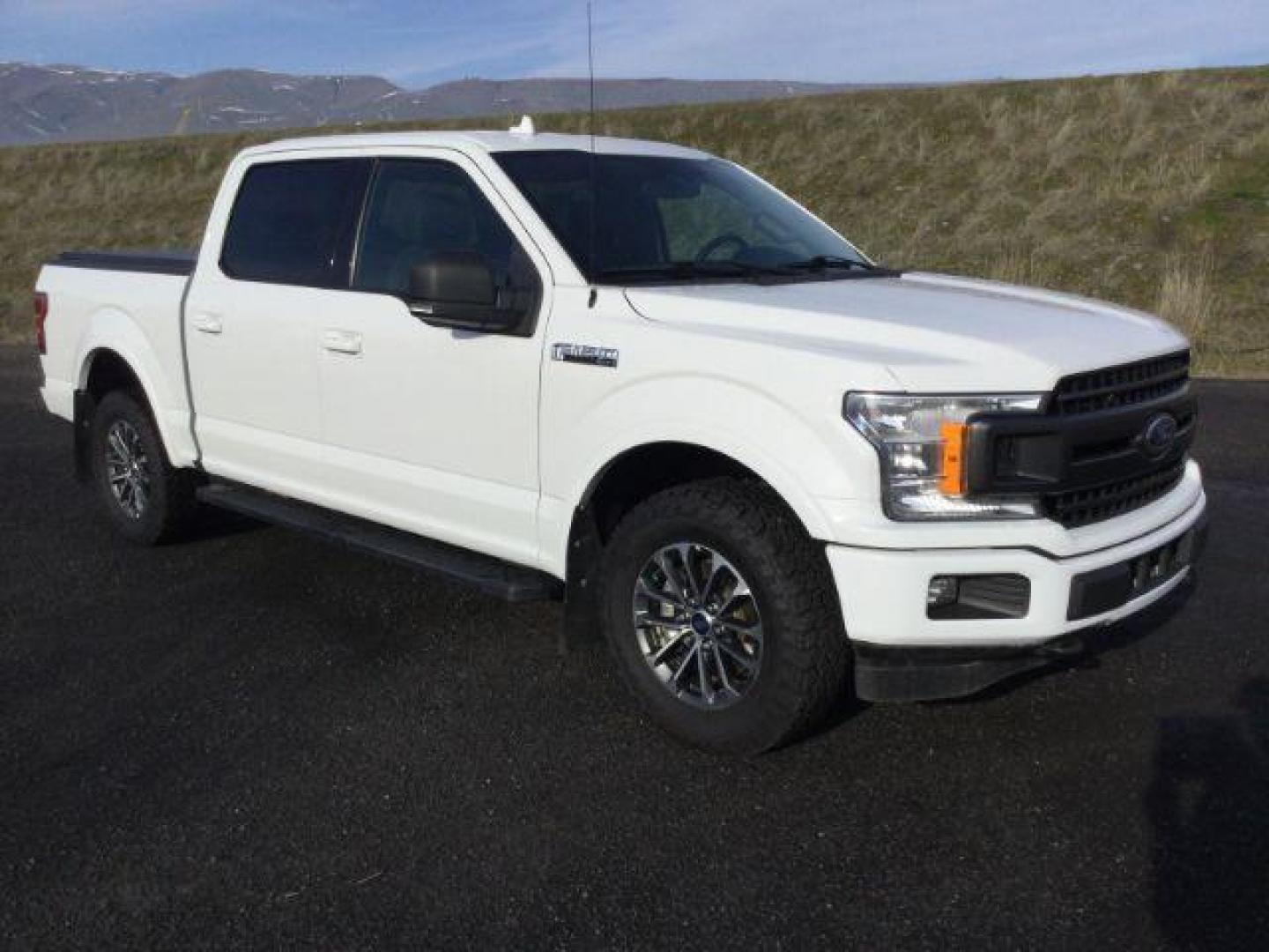 2018 Oxford White /Black, premium cloth Ford F-150 XLT SuperCrew 5.5-ft. Bed 4WD (1FTEW1EG2JF) with an 3.5L V6 TURBO engine, 10-speed automatic transmission, located at 1801 Main Street, Lewiston, 83501, (208) 743-9371, 46.417065, -117.004799 - Photo#13