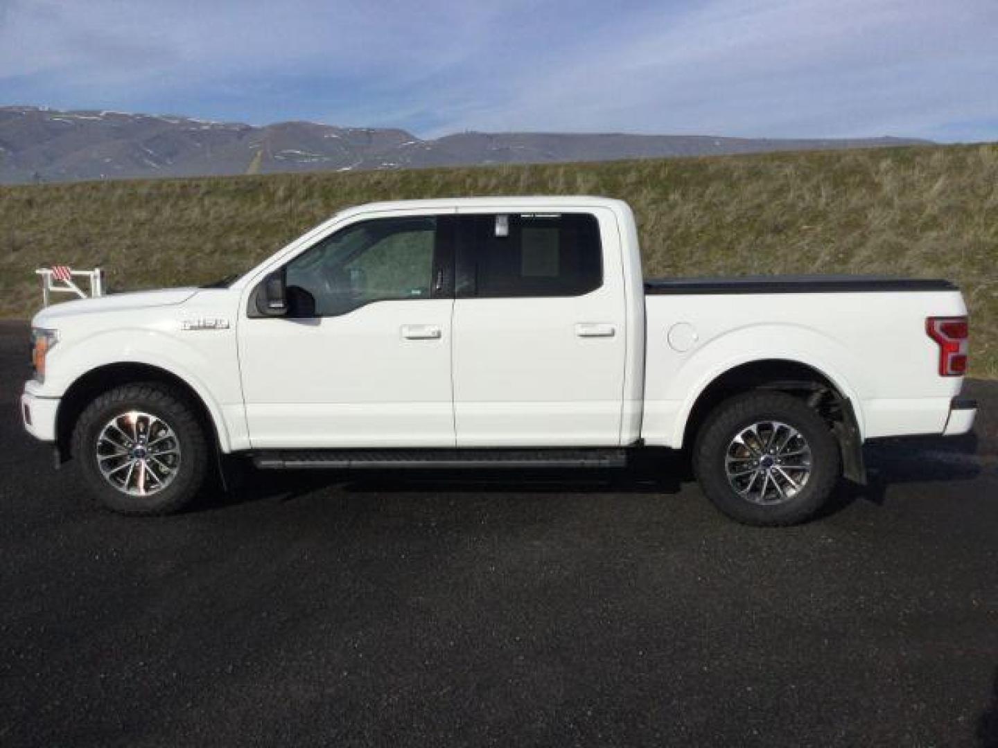 2018 Oxford White /Black, premium cloth Ford F-150 XLT SuperCrew 5.5-ft. Bed 4WD (1FTEW1EG2JF) with an 3.5L V6 TURBO engine, 10-speed automatic transmission, located at 1801 Main Street, Lewiston, 83501, (208) 743-9371, 46.417065, -117.004799 - Photo#1