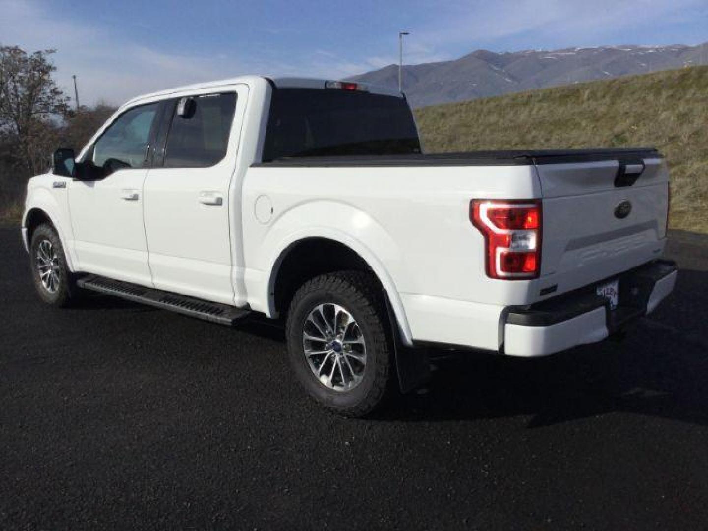 2018 Oxford White /Black, premium cloth Ford F-150 XLT SuperCrew 5.5-ft. Bed 4WD (1FTEW1EG2JF) with an 3.5L V6 TURBO engine, 10-speed automatic transmission, located at 1801 Main Street, Lewiston, 83501, (208) 743-9371, 46.417065, -117.004799 - Photo#2