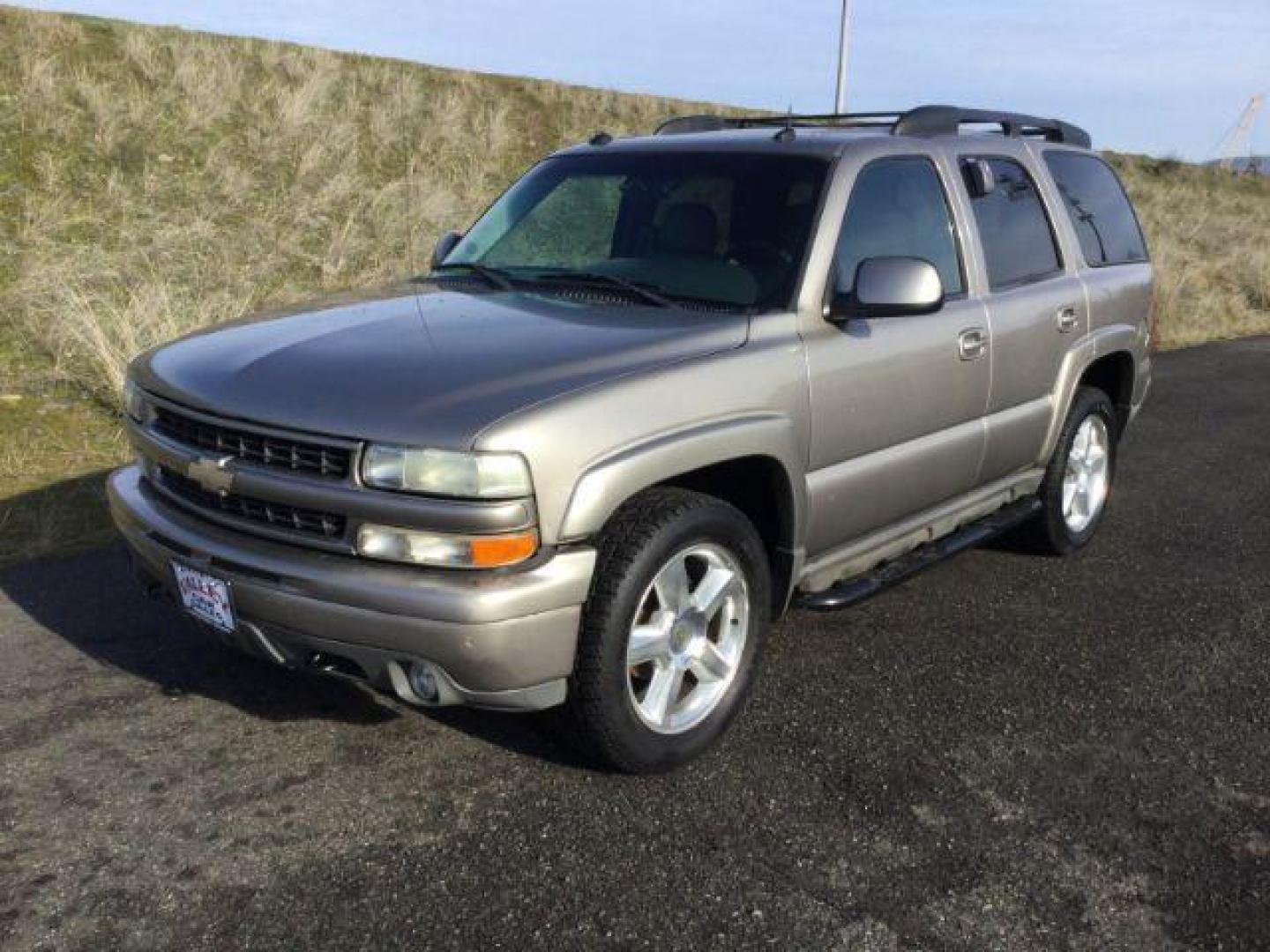 2003 Light Pewter Metallic /Tan/Neutral Leather Interior Chevrolet Tahoe 4WD (1GNEK13Z43R) with an 5.3L V8 OHV 16V FFV engine, 4-Speed Automatic transmission, located at 1801 Main Street, Lewiston, 83501, (208) 743-9371, 46.417065, -117.004799 - Photo#0