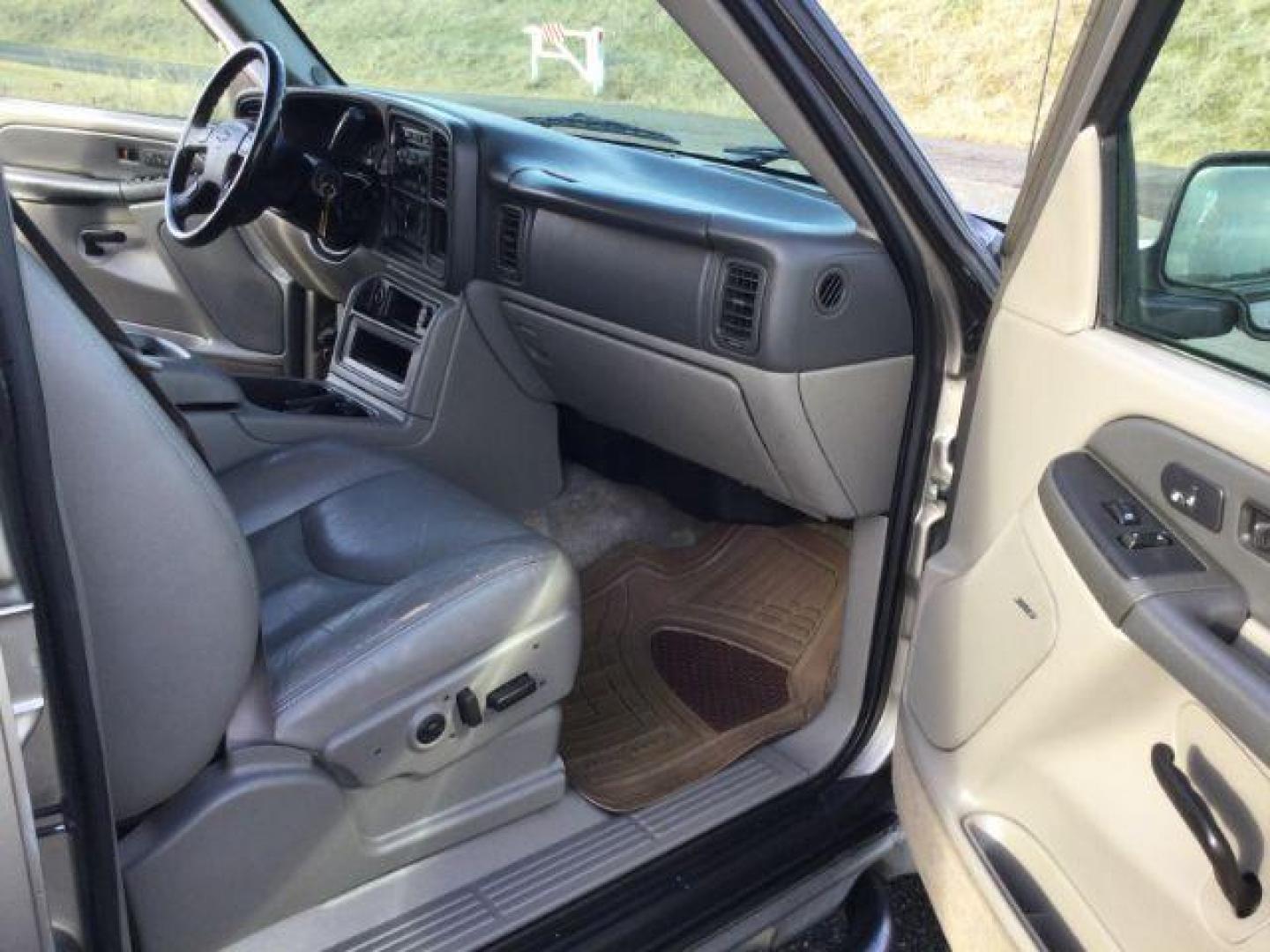 2003 Light Pewter Metallic /Tan/Neutral Leather Interior Chevrolet Tahoe 4WD (1GNEK13Z43R) with an 5.3L V8 OHV 16V FFV engine, 4-Speed Automatic transmission, located at 1801 Main Street, Lewiston, 83501, (208) 743-9371, 46.417065, -117.004799 - Photo#21