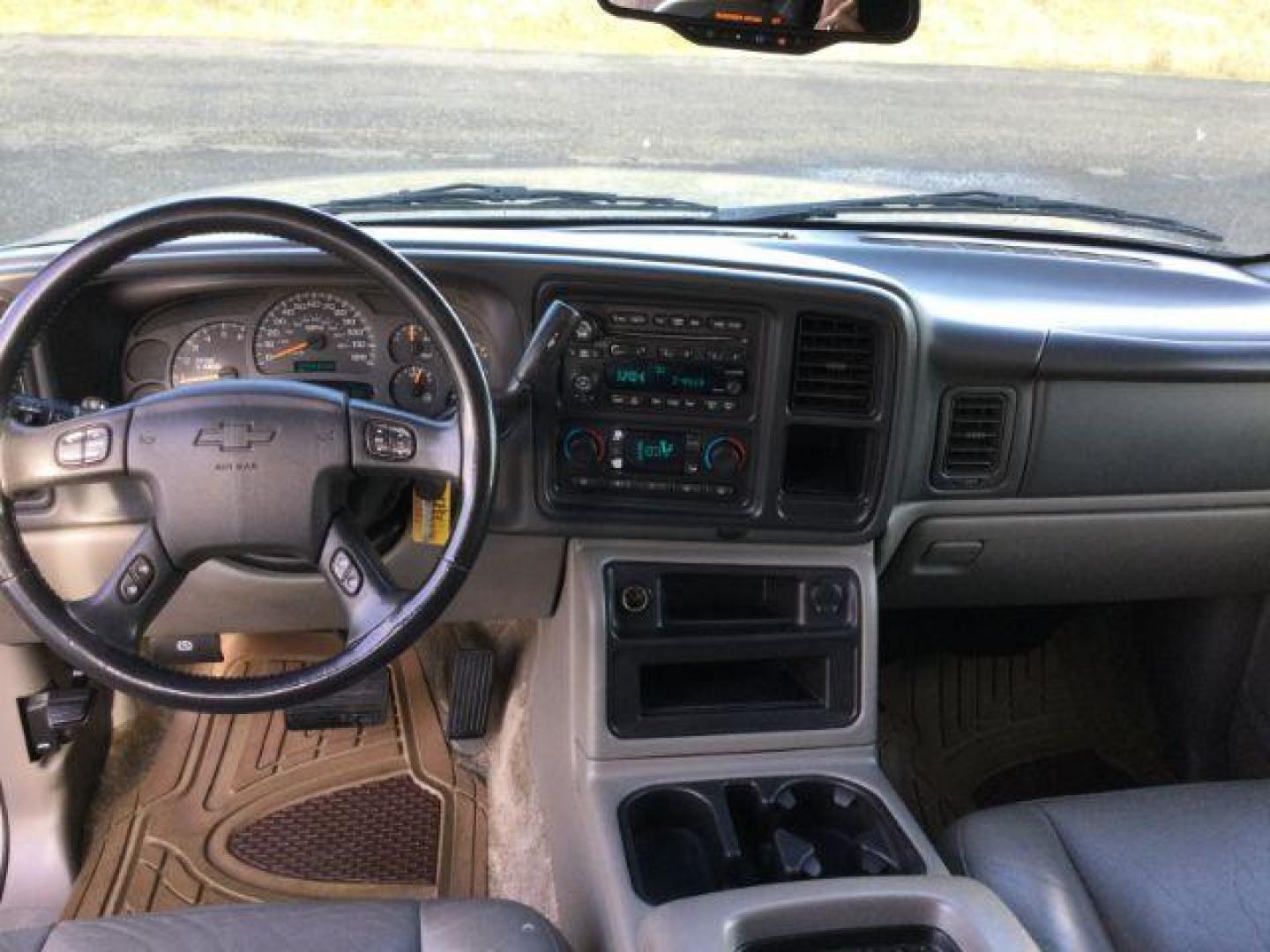 2003 Light Pewter Metallic /Tan/Neutral Leather Interior Chevrolet Tahoe 4WD (1GNEK13Z43R) with an 5.3L V8 OHV 16V FFV engine, 4-Speed Automatic transmission, located at 1801 Main Street, Lewiston, 83501, (208) 743-9371, 46.417065, -117.004799 - Photo#5