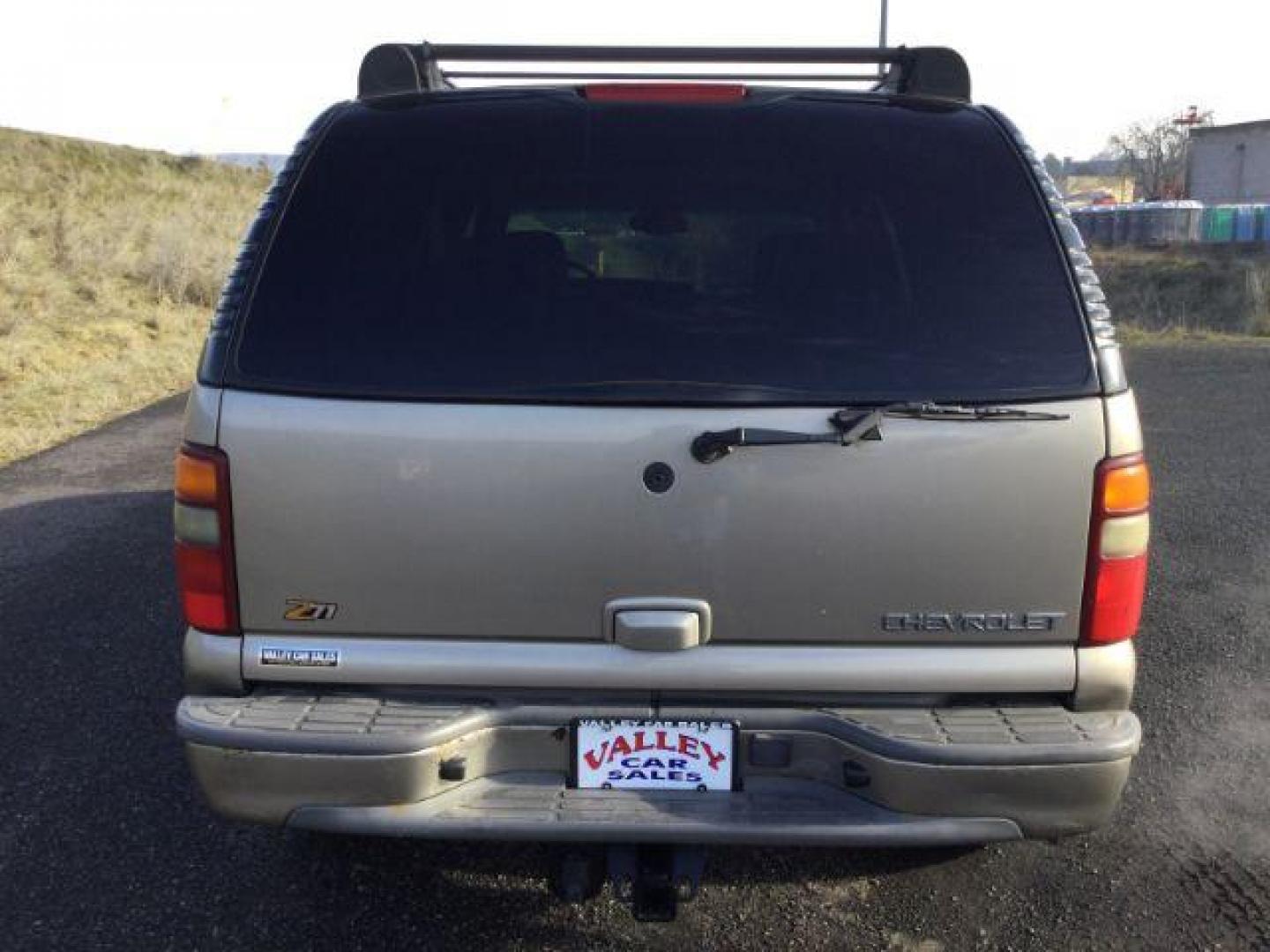 2003 Light Pewter Metallic /Tan/Neutral Leather Interior Chevrolet Tahoe 4WD (1GNEK13Z43R) with an 5.3L V8 OHV 16V FFV engine, 4-Speed Automatic transmission, located at 1801 Main Street, Lewiston, 83501, (208) 743-9371, 46.417065, -117.004799 - Photo#8