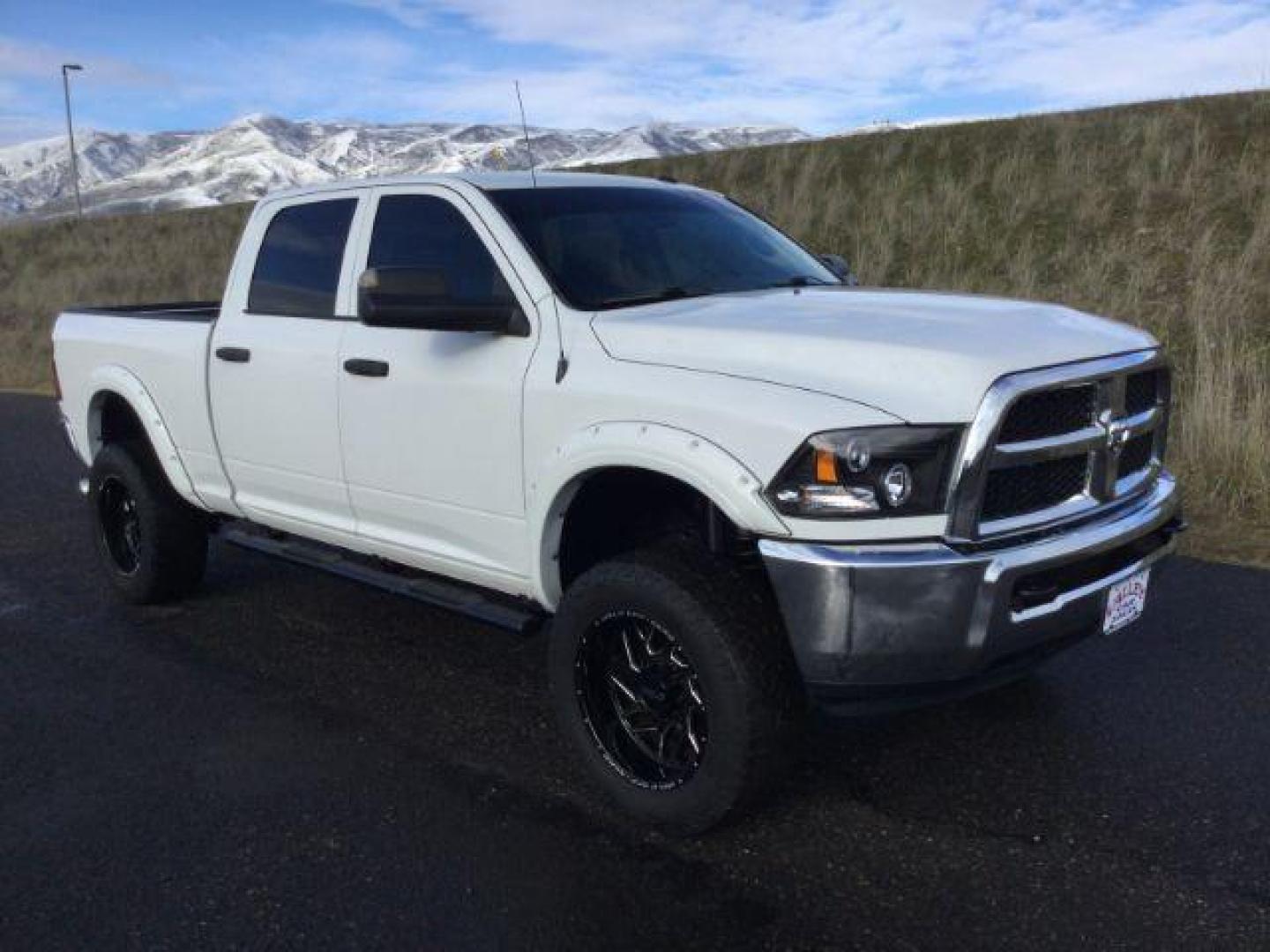 2016 Bright White Clear Coat /BLACK LEATHER RAM 2500 Tradesman Crew Cab SWB 4WD (3C6UR5CL7GG) with an 6.7L L6 OHV 24V TURBO DIESEL engine, 6-Speed Automatic transmission, located at 1801 Main Street, Lewiston, 83501, (208) 743-9371, 46.417065, -117.004799 - Photo#10