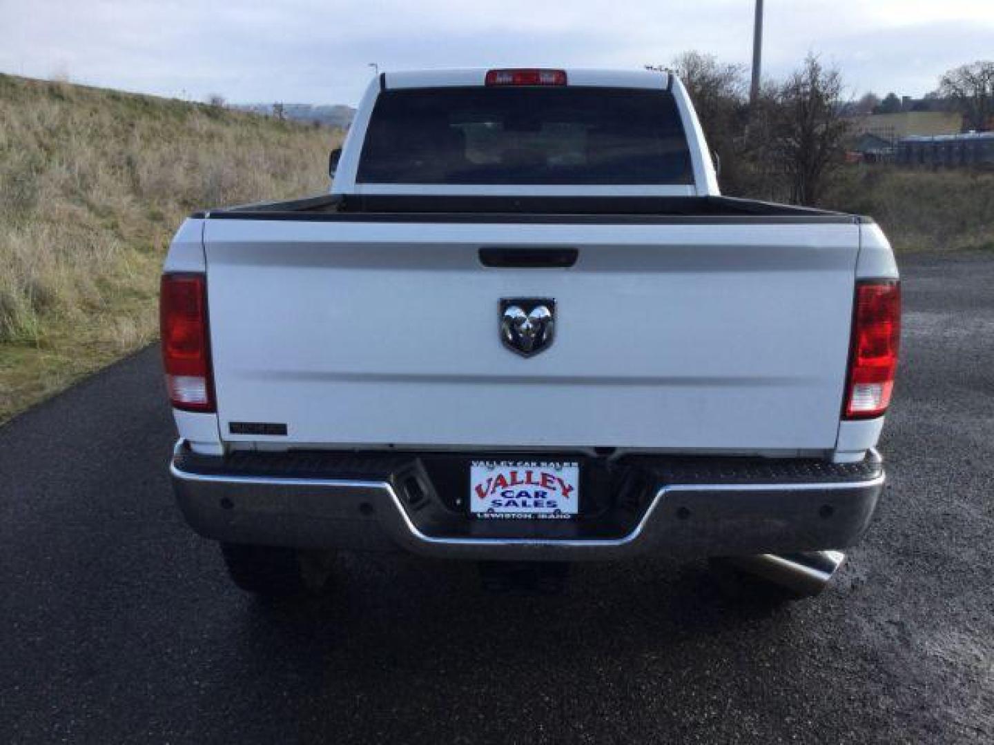 2016 Bright White Clear Coat /BLACK LEATHER RAM 2500 Tradesman Crew Cab SWB 4WD (3C6UR5CL7GG) with an 6.7L L6 OHV 24V TURBO DIESEL engine, 6-Speed Automatic transmission, located at 1801 Main Street, Lewiston, 83501, (208) 743-9371, 46.417065, -117.004799 - Photo#13