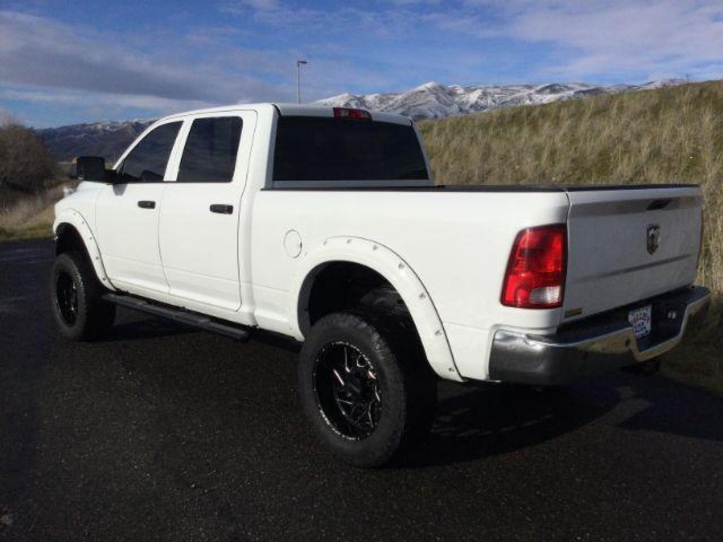 2016 Bright White Clear Coat /BLACK LEATHER RAM 2500 Tradesman Crew Cab SWB 4WD (3C6UR5CL7GG) with an 6.7L L6 OHV 24V TURBO DIESEL engine, 6-Speed Automatic transmission, located at 1801 Main Street, Lewiston, 83501, (208) 743-9371, 46.417065, -117.004799 - Photo#2