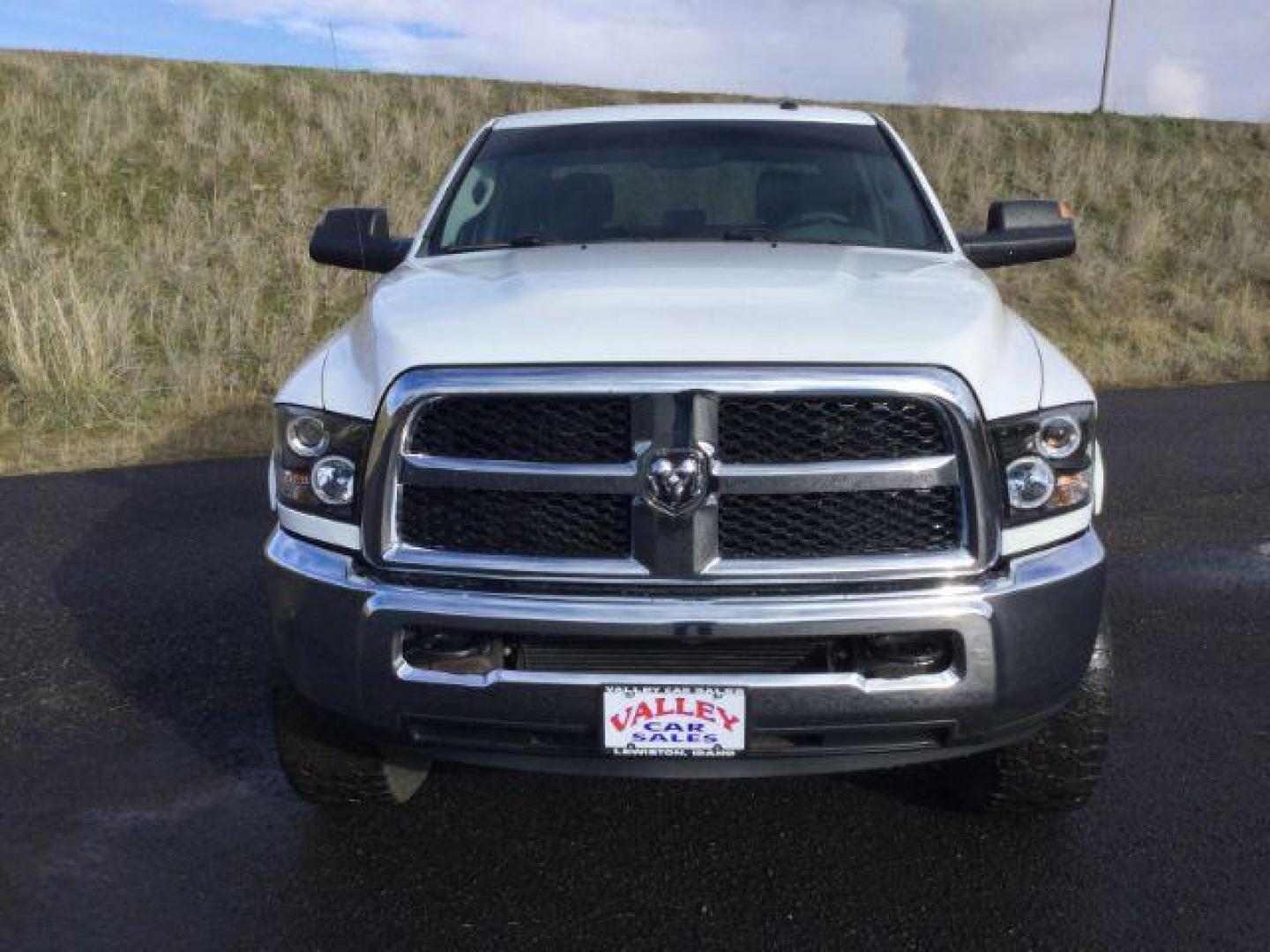 2016 Bright White Clear Coat /BLACK LEATHER RAM 2500 Tradesman Crew Cab SWB 4WD (3C6UR5CL7GG) with an 6.7L L6 OHV 24V TURBO DIESEL engine, 6-Speed Automatic transmission, located at 1801 Main Street, Lewiston, 83501, (208) 743-9371, 46.417065, -117.004799 - Photo#4