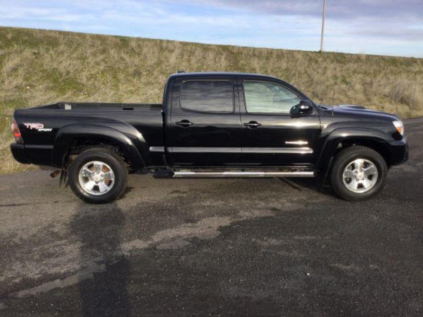 2012 Black /Graphite Cloth Interior Toyota Tacoma Double Cab Long Bed V6 Auto 4WD (3TMMU4FN1CM) with an 4.0L V6 DOHC 24V engine, 5-Speed Automatic transmission, located at 1801 Main Street, Lewiston, 83501, (208) 743-9371, 46.417065, -117.004799 - Photo#14