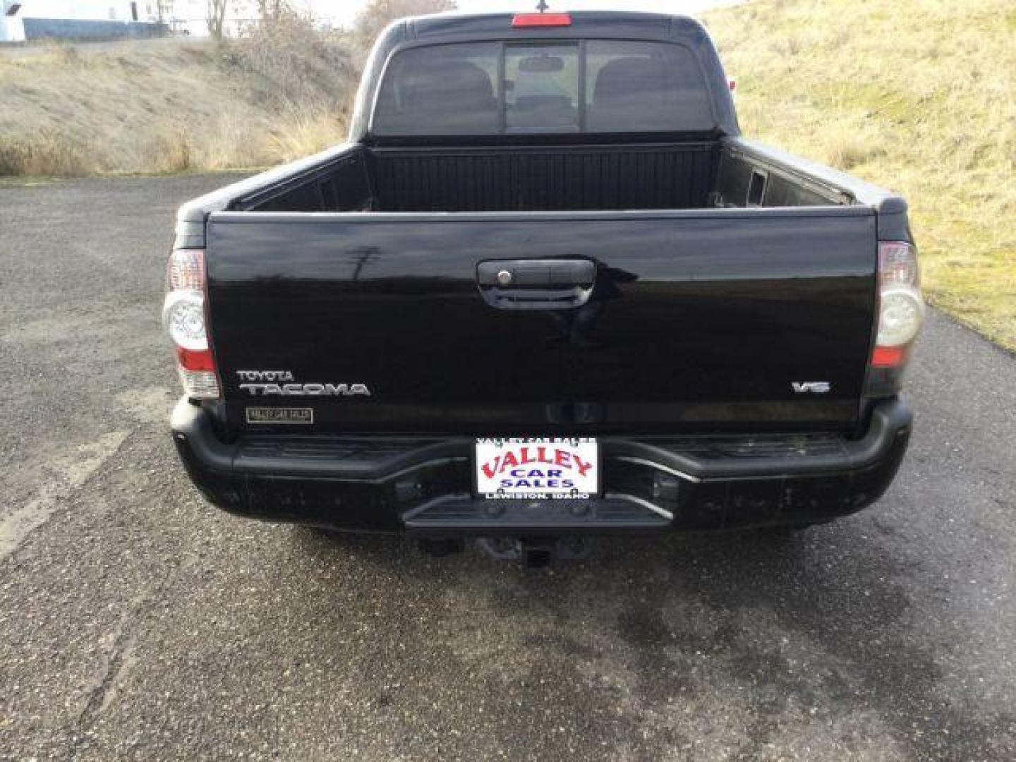 2012 Black /Graphite Cloth Interior Toyota Tacoma Double Cab Long Bed V6 Auto 4WD (3TMMU4FN1CM) with an 4.0L V6 DOHC 24V engine, 5-Speed Automatic transmission, located at 1801 Main Street, Lewiston, 83501, (208) 743-9371, 46.417065, -117.004799 - Photo#6