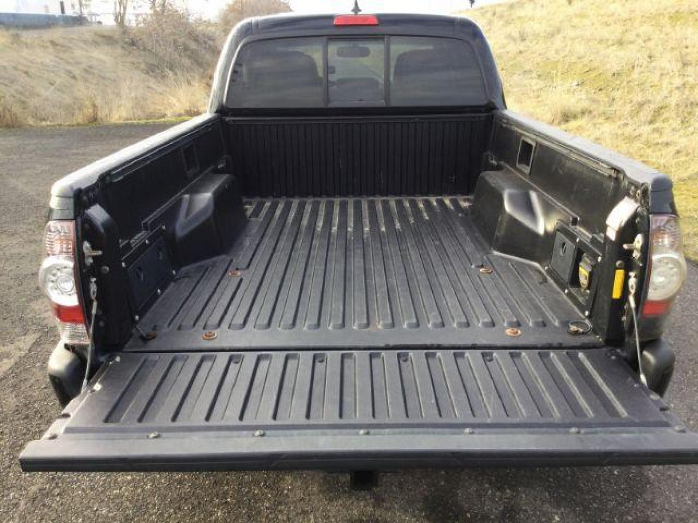 2012 Black /Graphite Cloth Interior Toyota Tacoma Double Cab Long Bed V6 Auto 4WD (3TMMU4FN1CM) with an 4.0L V6 DOHC 24V engine, 5-Speed Automatic transmission, located at 1801 Main Street, Lewiston, 83501, (208) 743-9371, 46.417065, -117.004799 - Photo#7