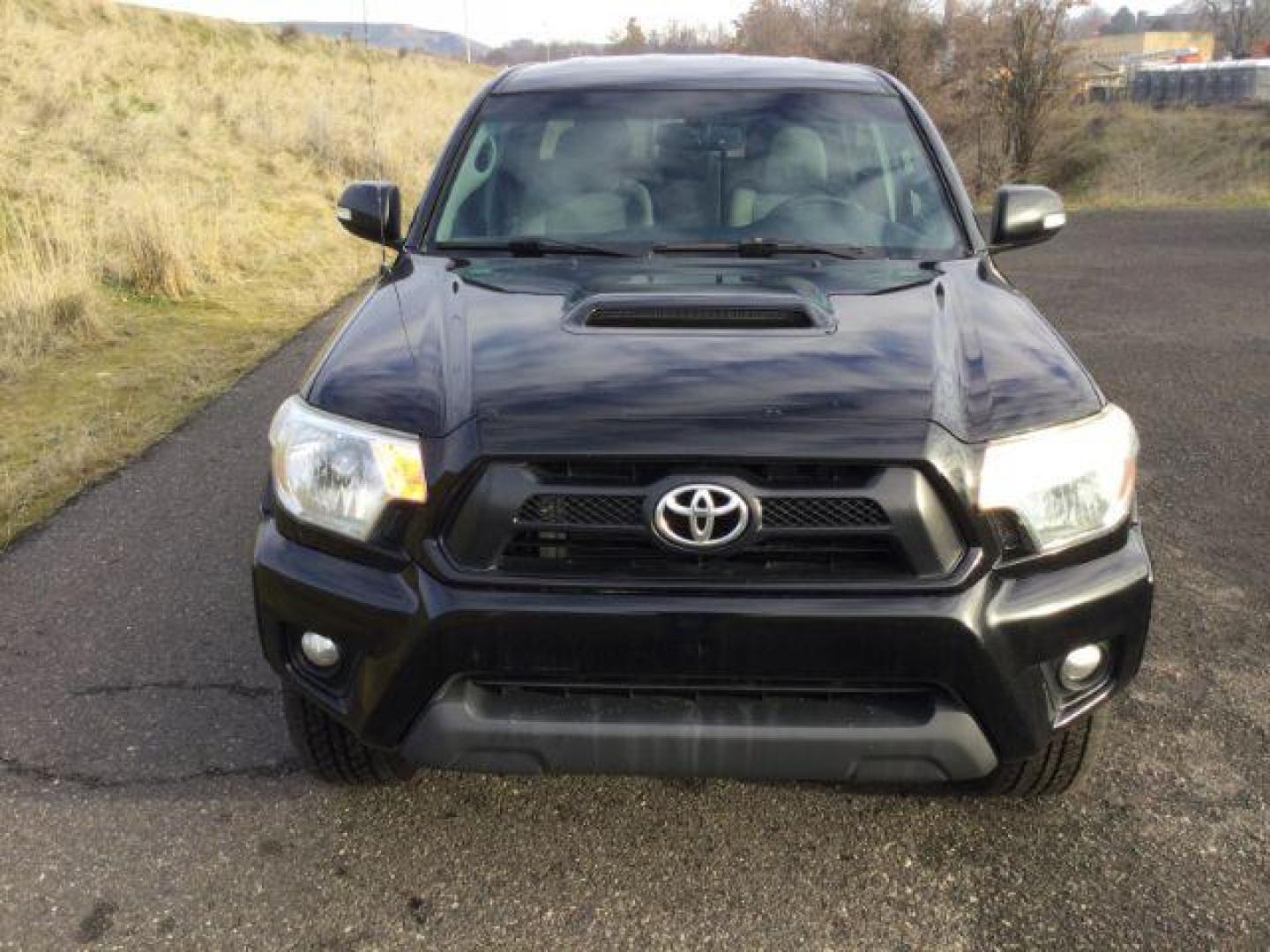 2012 Black /Graphite Cloth Interior Toyota Tacoma Double Cab Long Bed V6 Auto 4WD (3TMMU4FN1CM) with an 4.0L V6 DOHC 24V engine, 5-Speed Automatic transmission, located at 1801 Main Street, Lewiston, 83501, (208) 743-9371, 46.417065, -117.004799 - Photo#8