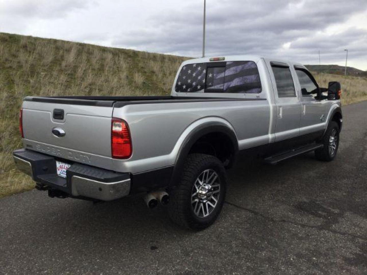 2016 SILVER/GRAY /BLACK LEATHER Ford F-350 SD Lariat Crew Cab Long Bed 4WD (1FT8W3BT3GE) with an 6.7L V8 OHV 16V DIESEL engine, 6-Speed Automatic transmission, located at 1801 Main Street, Lewiston, 83501, (208) 743-9371, 46.417065, -117.004799 - Photo#13